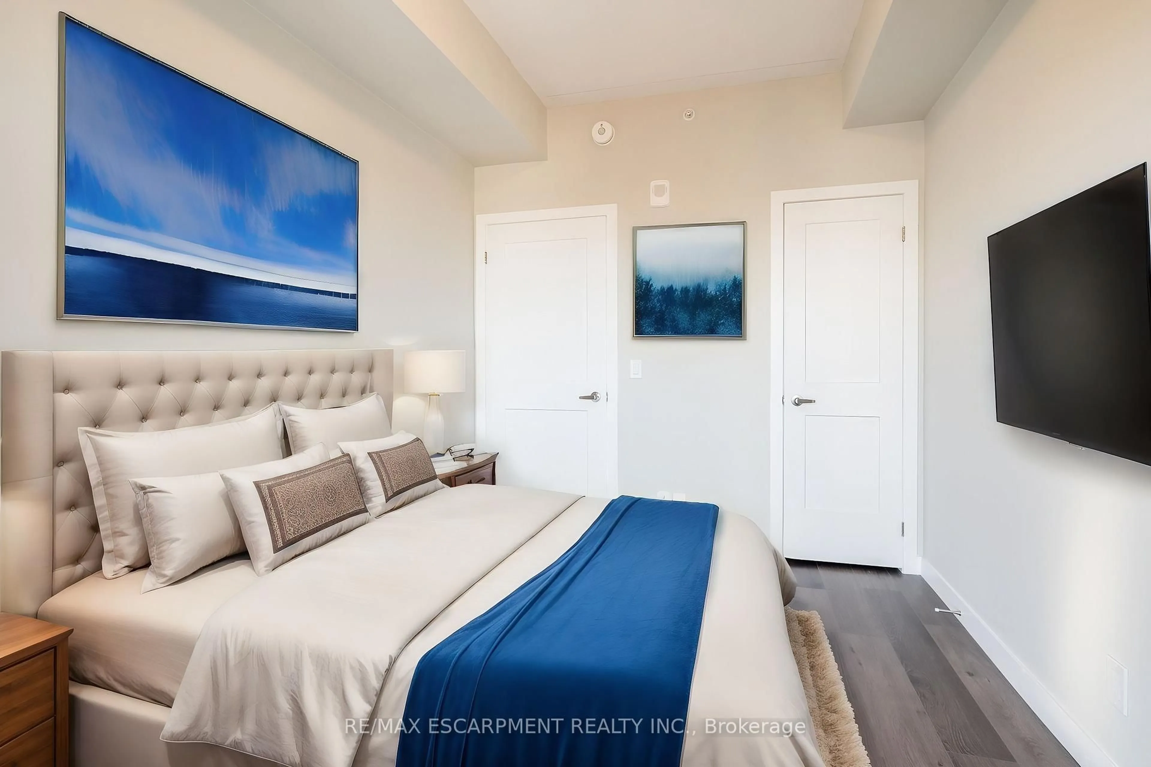 Bedroom with bed, unknown for 15 QUEEN St #2014, Hamilton Ontario L8P 0C6