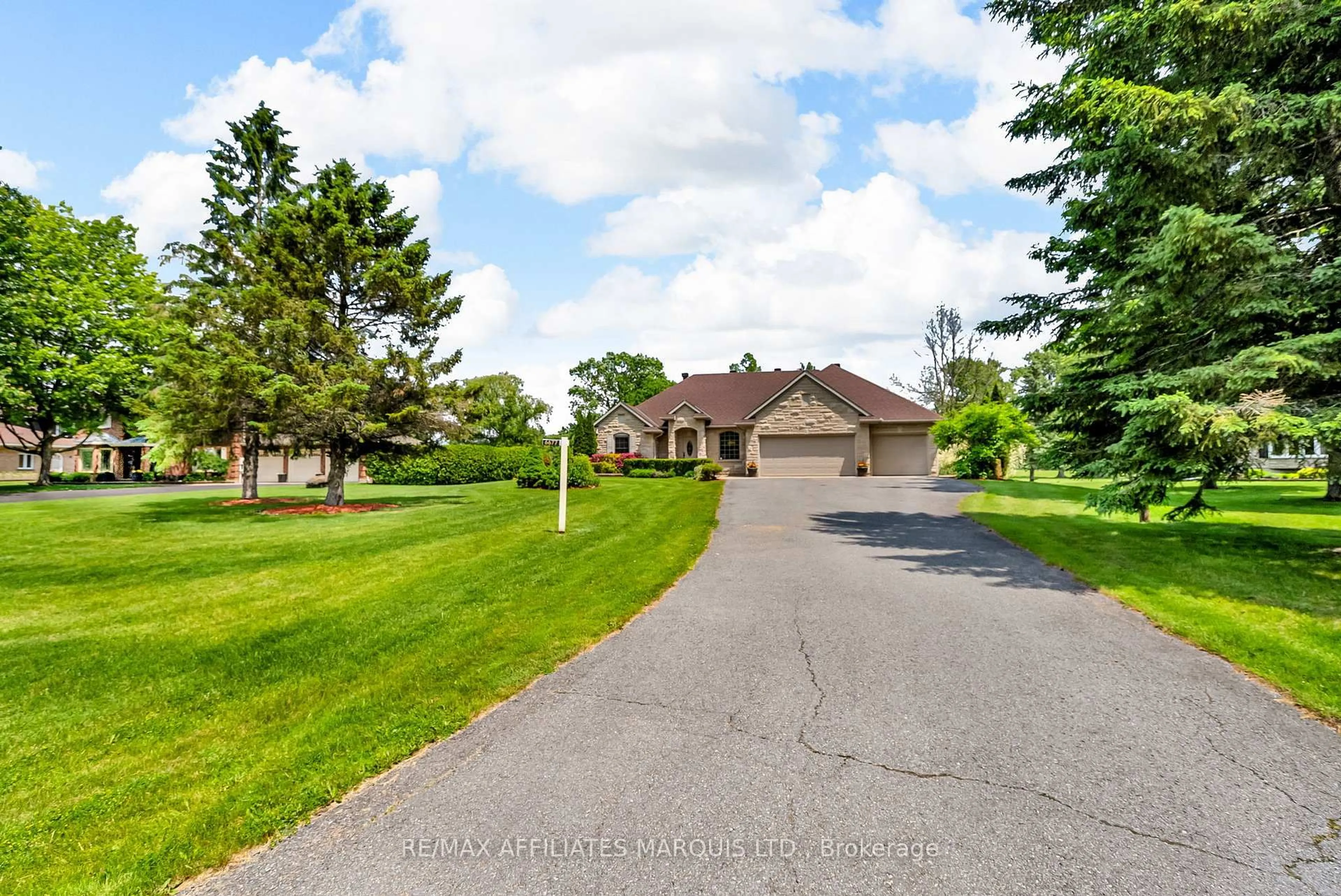 A pic from outside/outdoor area/front of a property/back of a property/a pic from drone, street for 6677 SUTHERLAND Ave, South Glengarry Ontario K6H 7J3