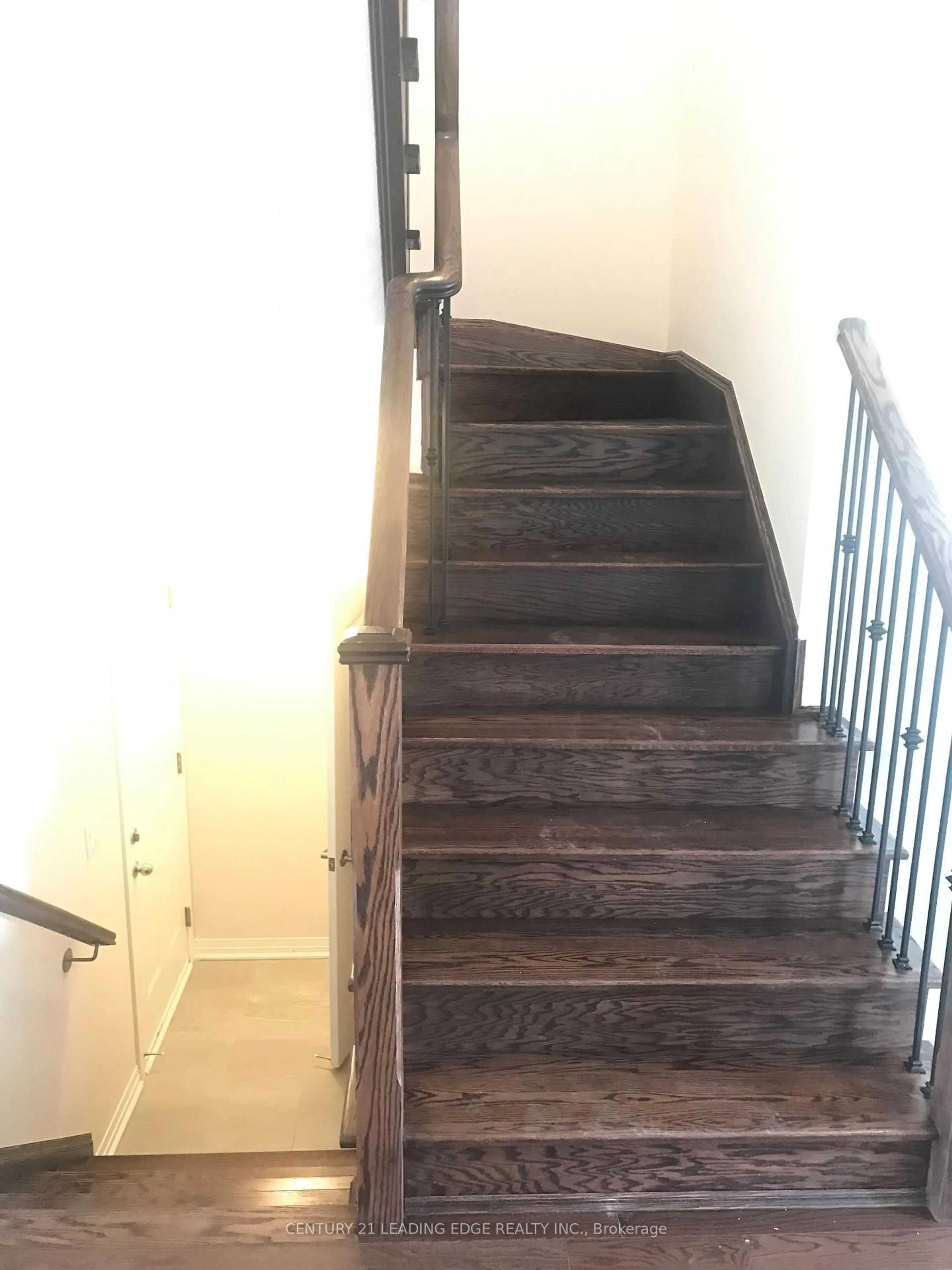 Stairs for 6 Landsborough St #ON, East Luther Grand Valley Ontario L9W 7R1