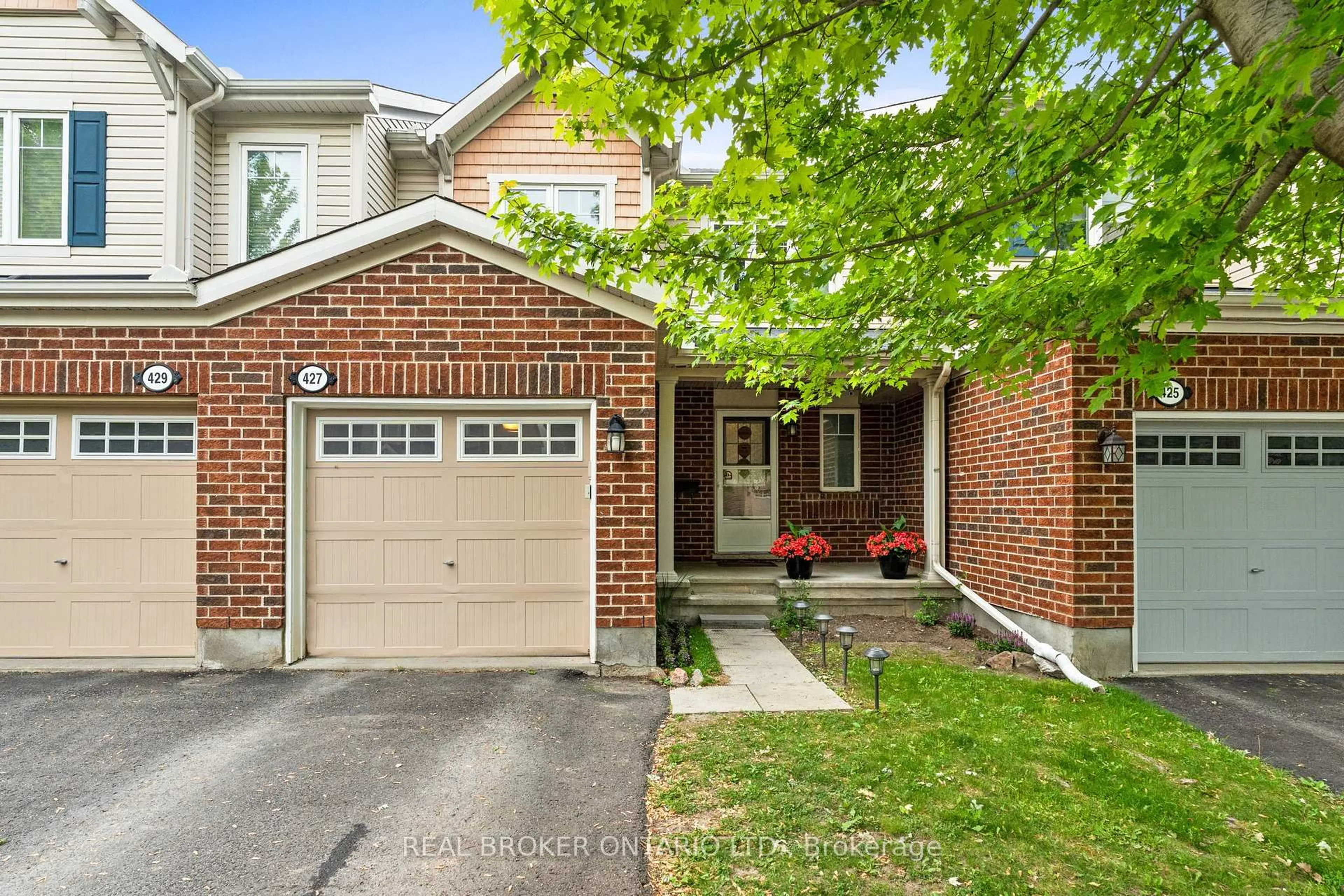 Home with brick exterior material, street for 427 Vendevale Ave, Stittsville Ontario K2S 0M6