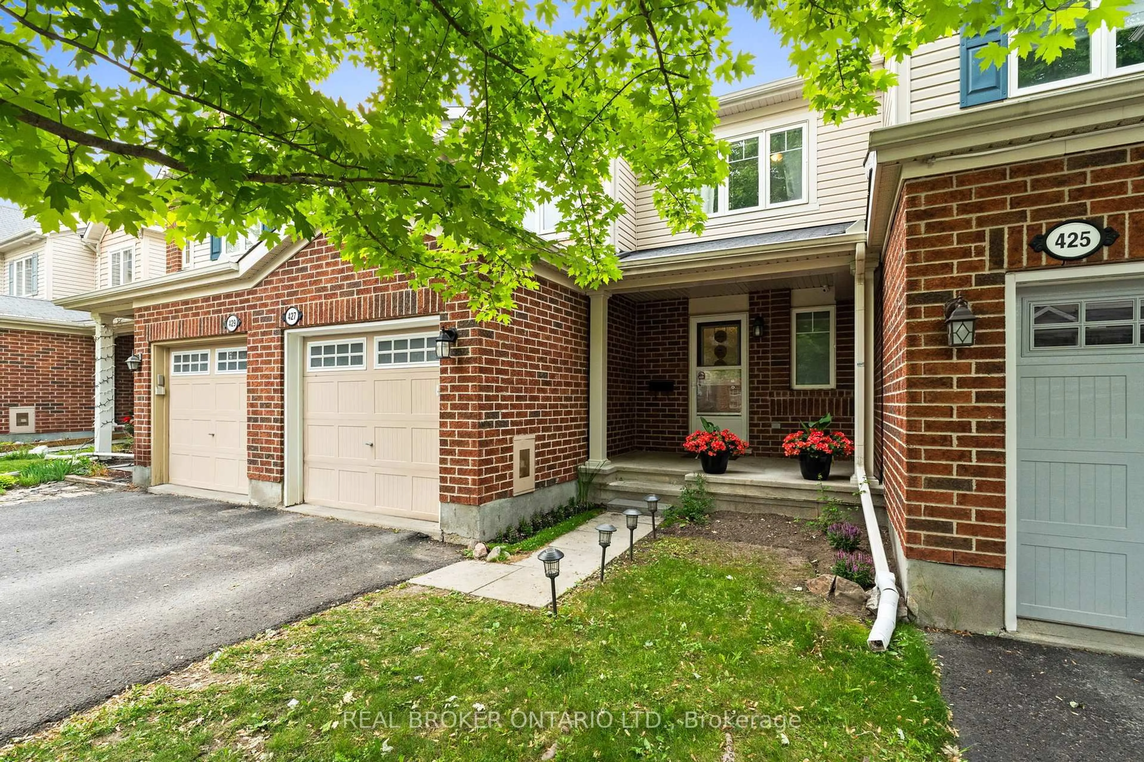 Home with brick exterior material, street for 427 Vendevale Ave, Stittsville Ontario K2S 0M6