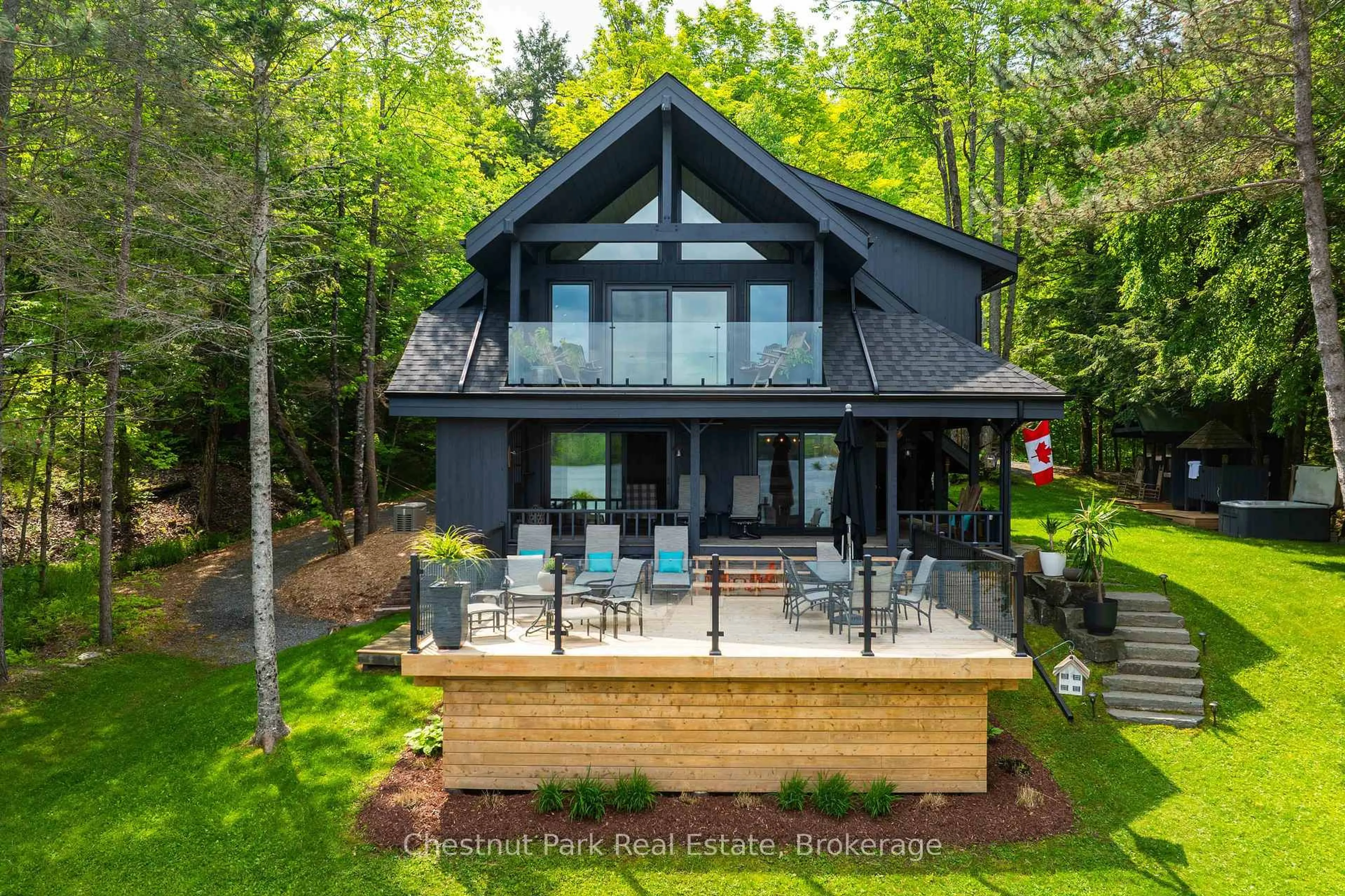 Home with vinyl exterior material, water/lake/river/ocean view for 1167 Wolf Bay Rd, Lake of Bays Ontario P1H 2J6