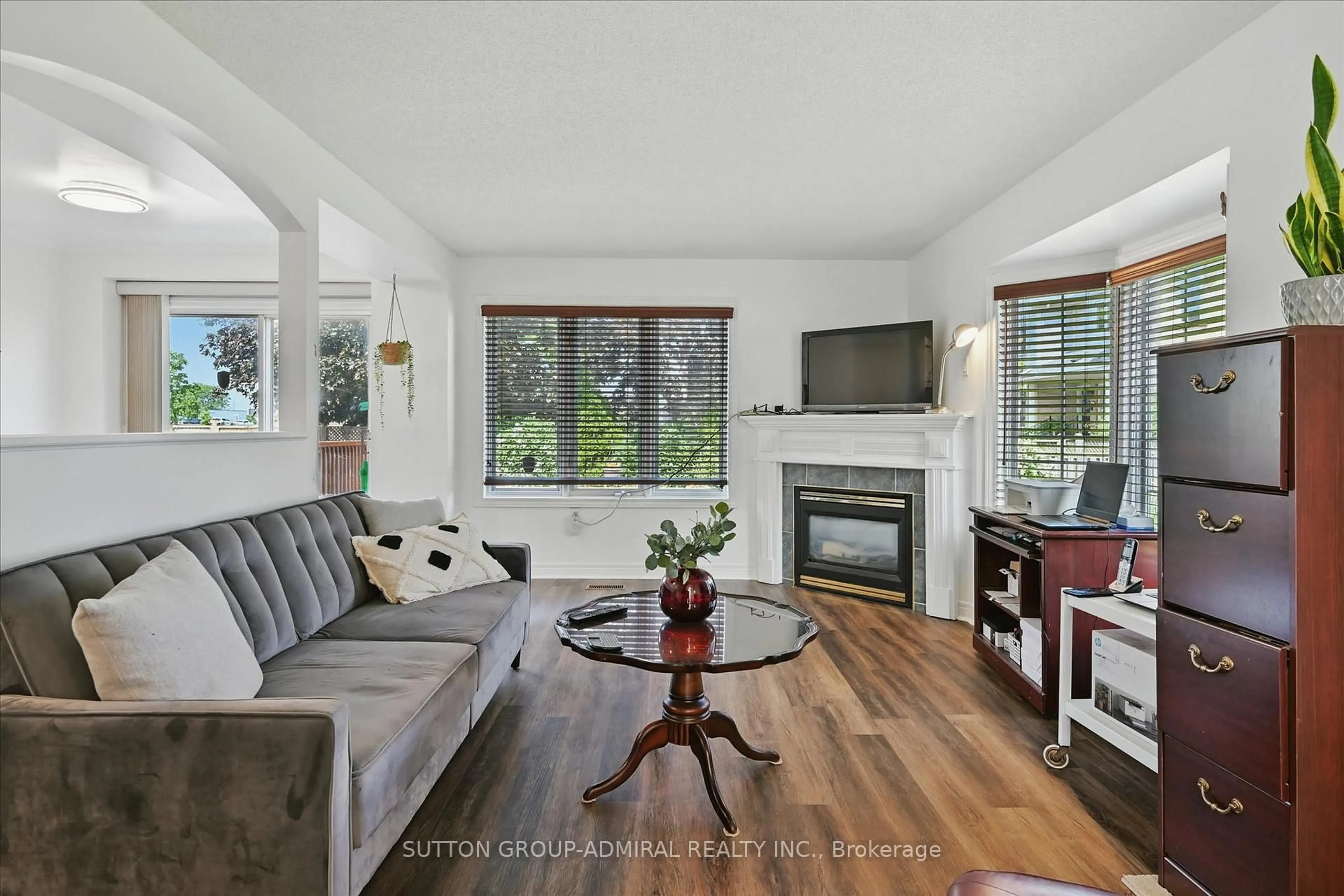 Living room with furniture, wood/laminate floor for 469 Dewitt Rd, Hamilton Ontario L8E 5W8