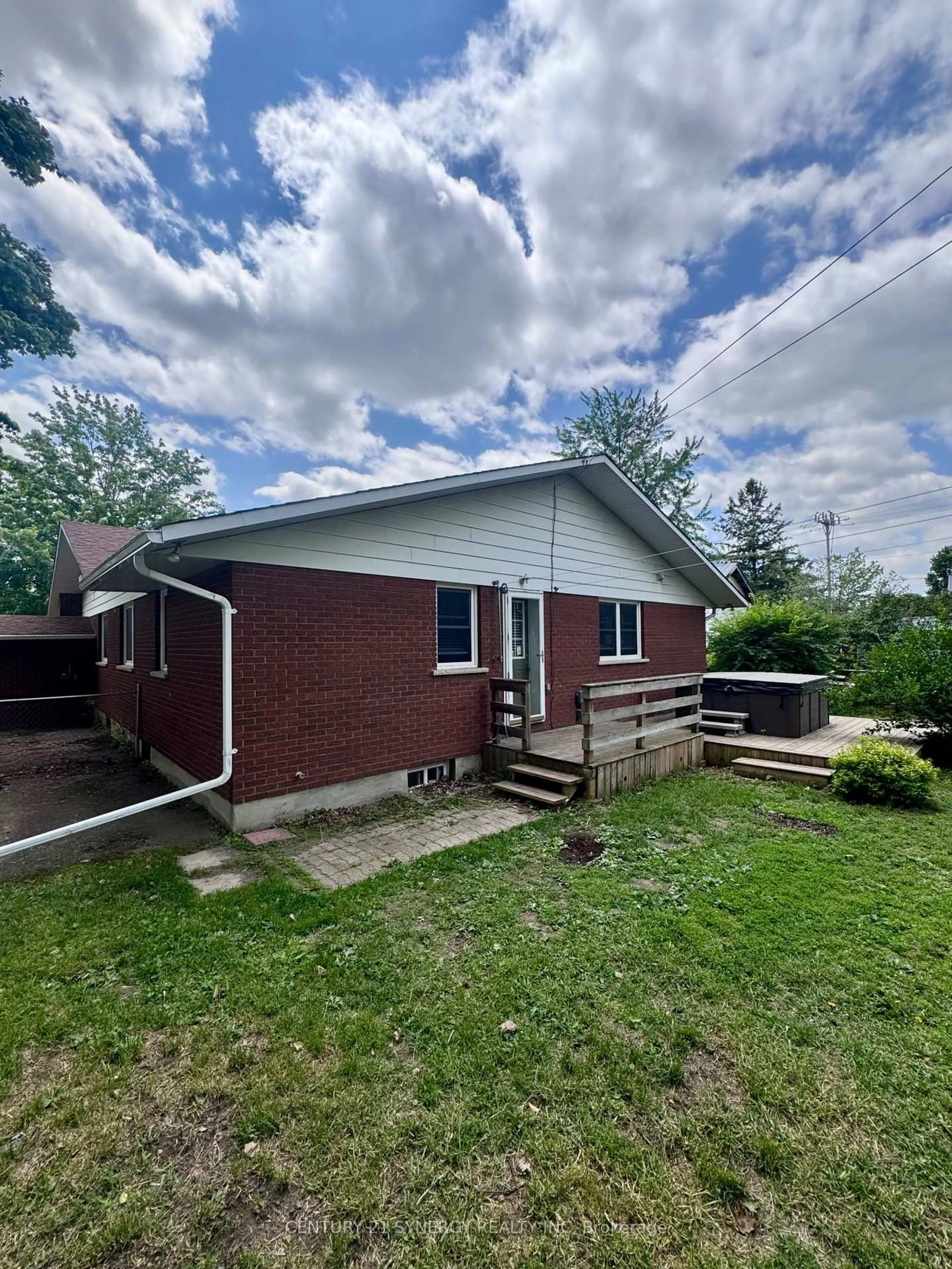 Unknown for 6 Strathcona St, Smiths Falls Ontario K7A 1V5
