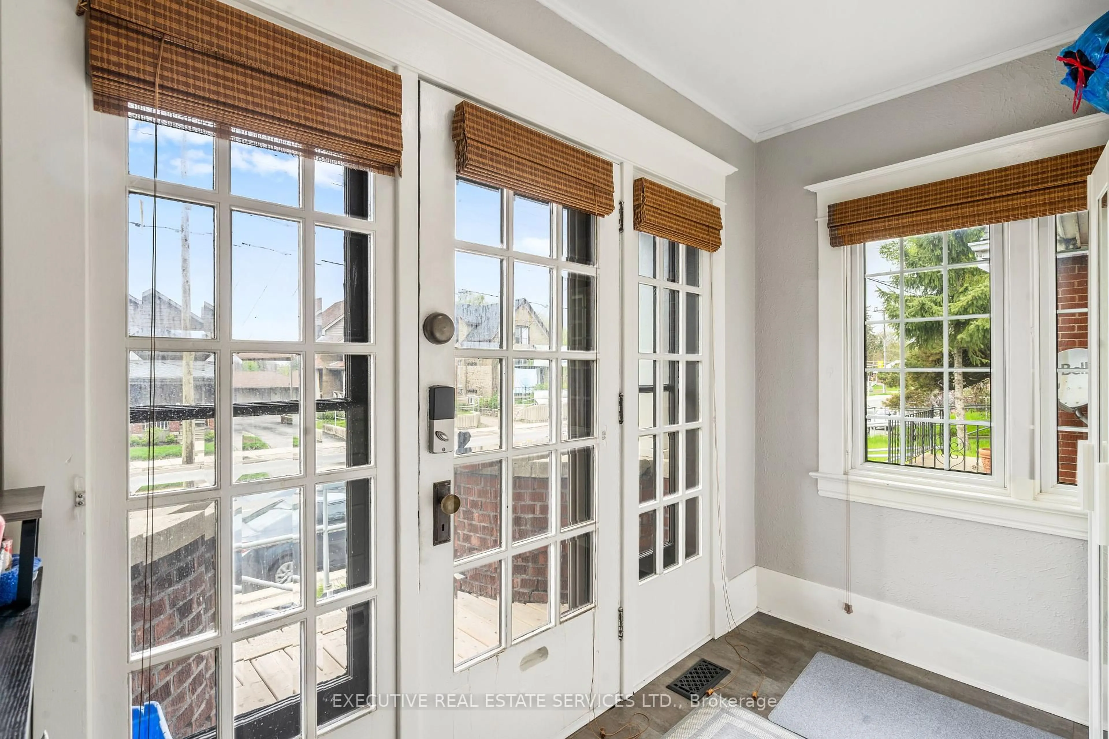 Indoor entryway for 594 HIGHBURY Ave, London East Ontario N5W 4K9