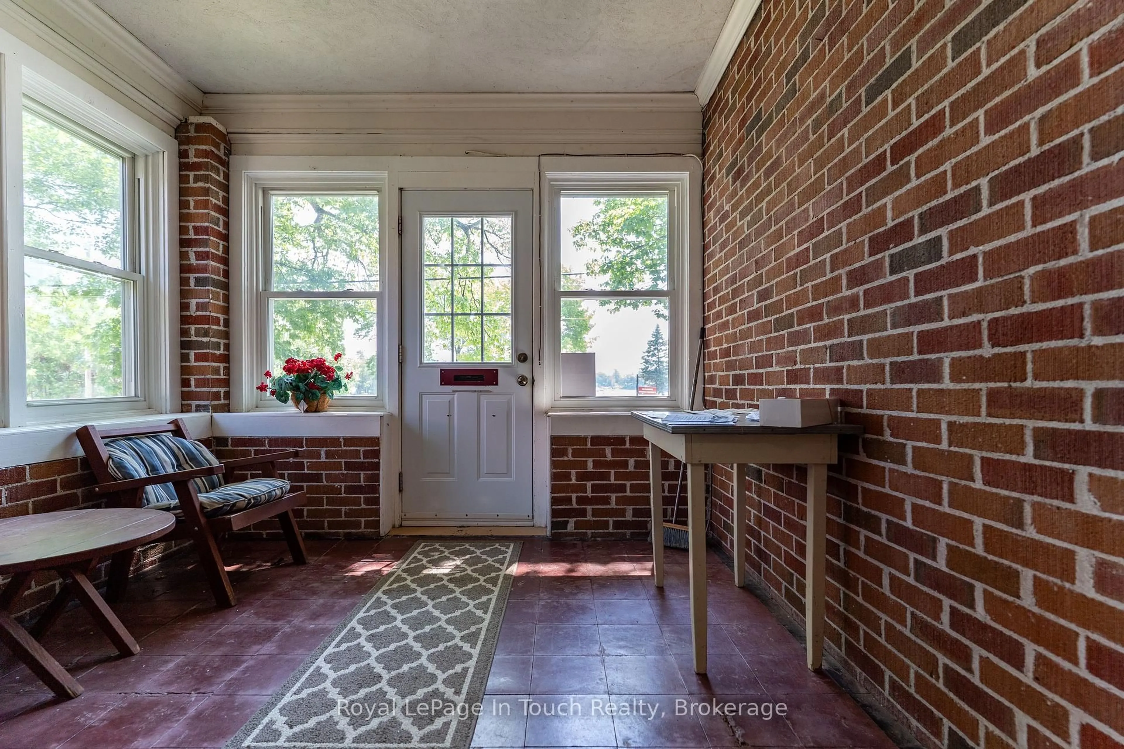 Indoor entryway for 2596 Honey Harbour Rd, Georgian Bay Ontario P0E 1E0