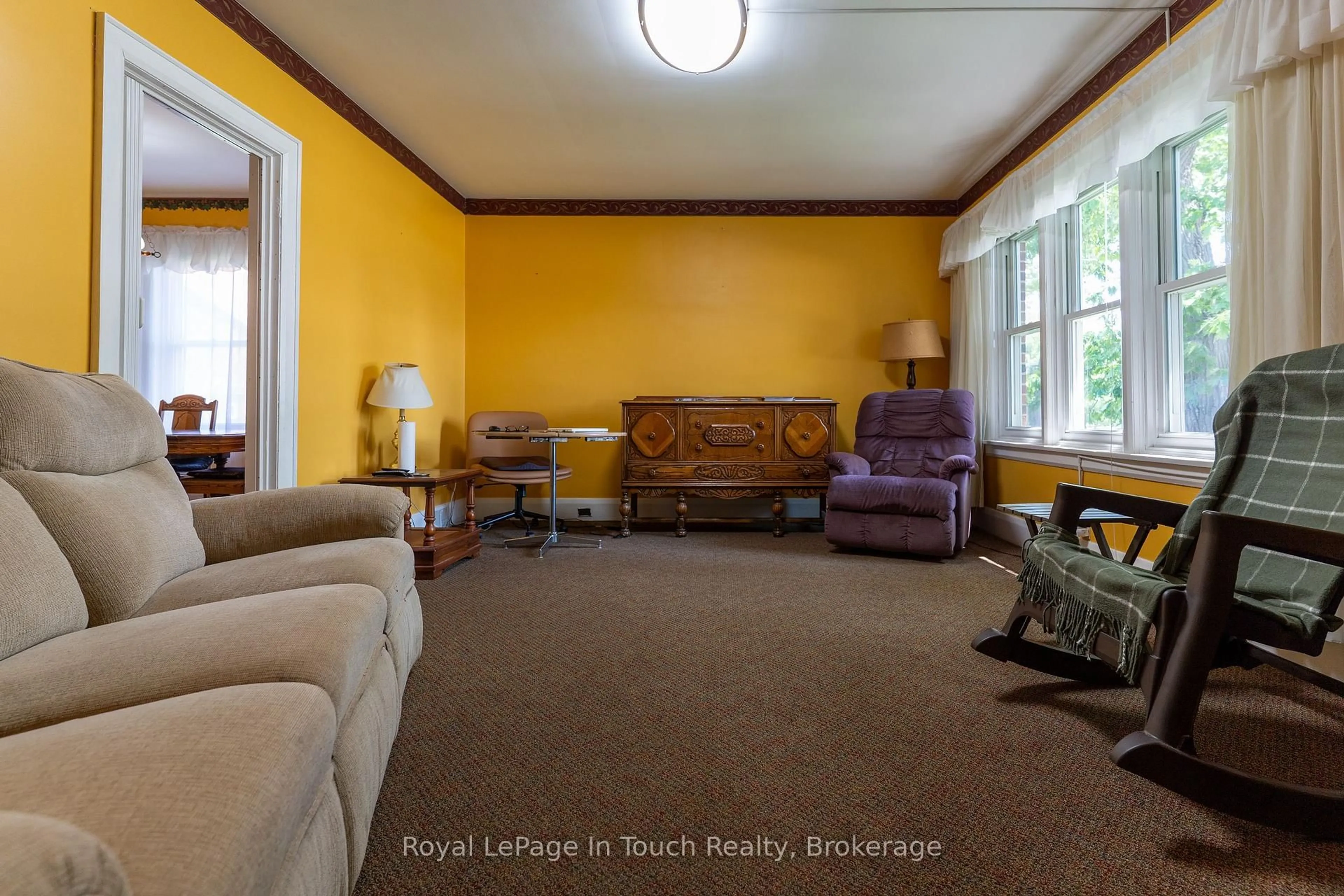 Living room with furniture, unknown for 2596 Honey Harbour Rd, Georgian Bay Ontario P0E 1E0