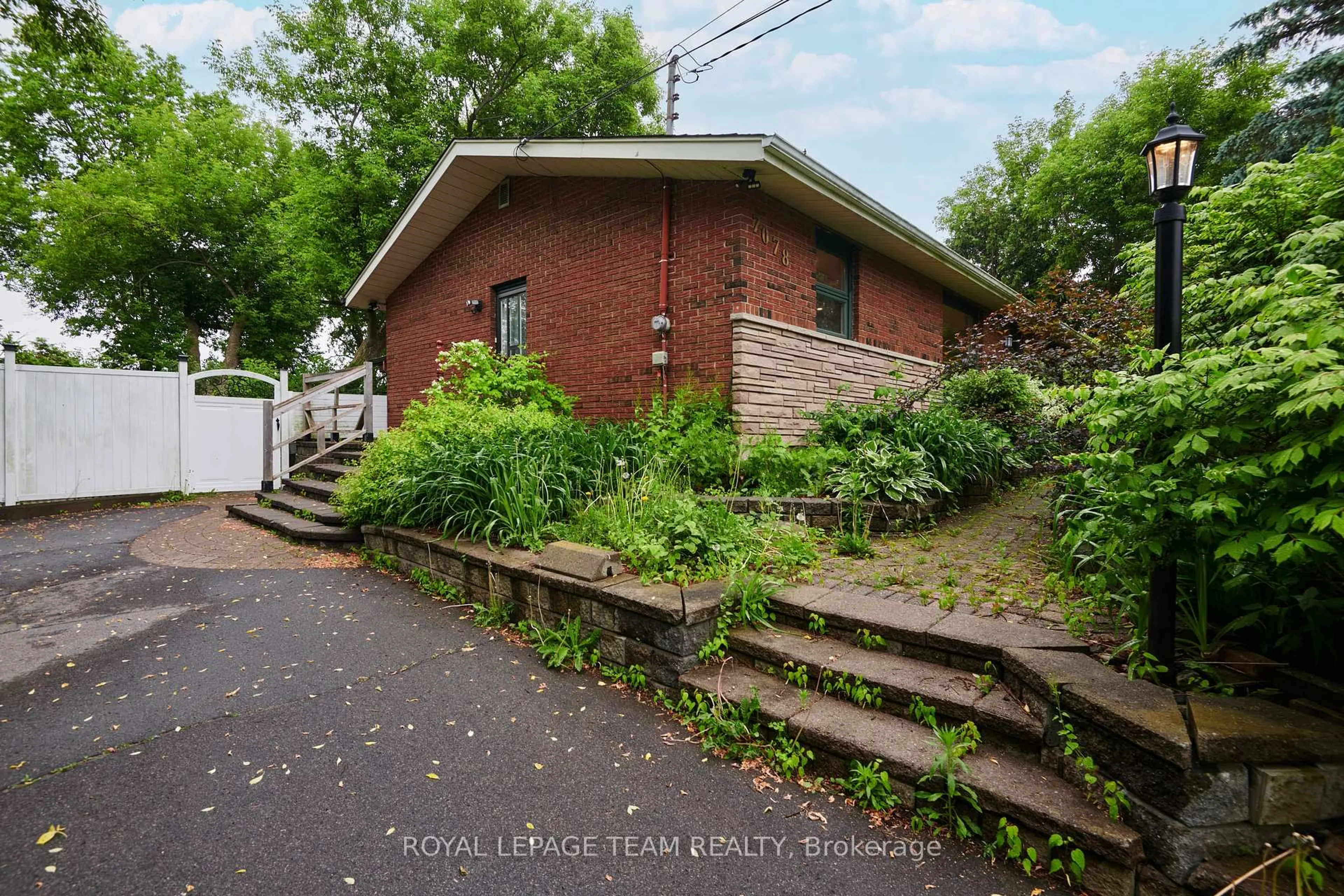 Unknown for 7078 Mason St, Ottawa Ontario K4P 1C2