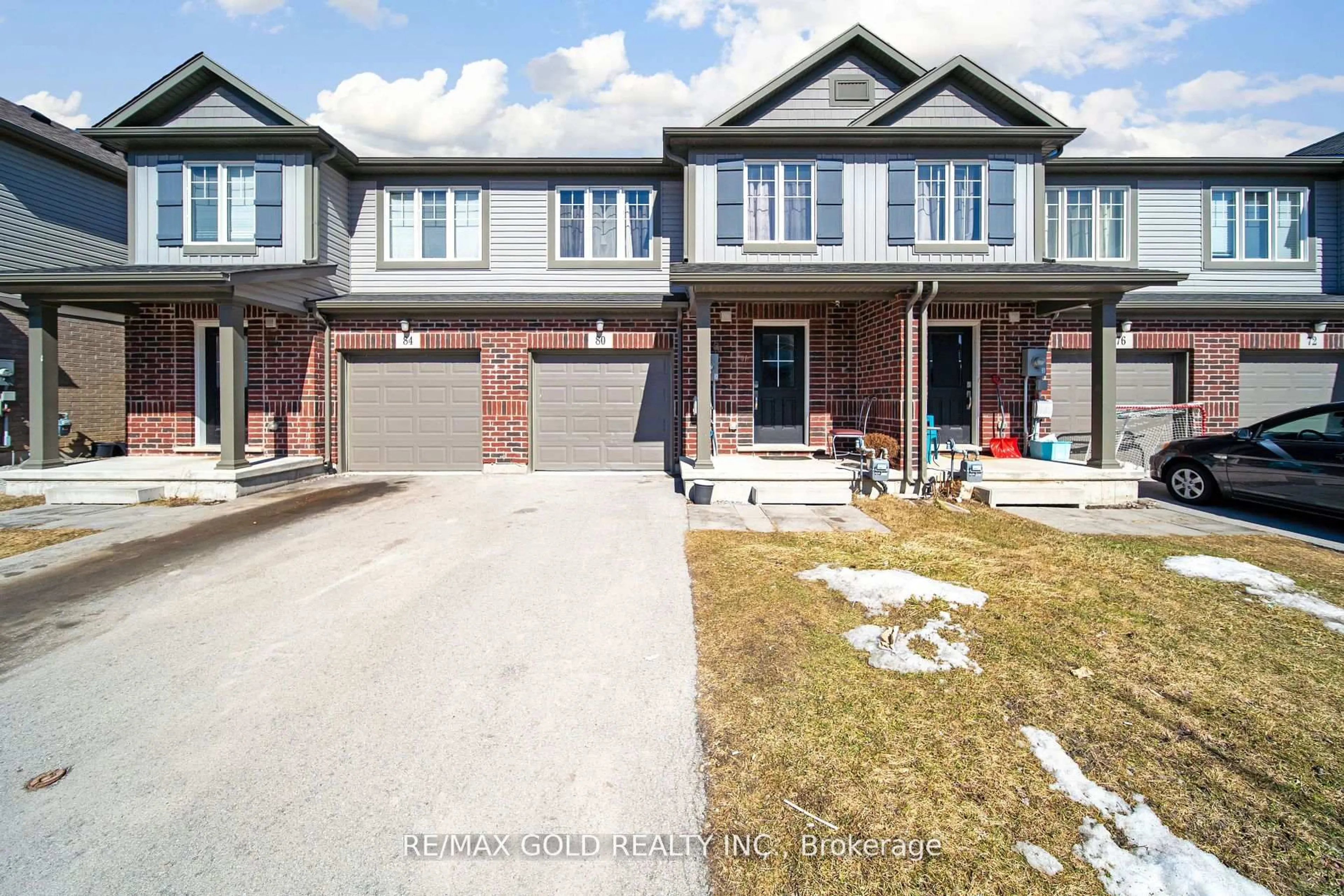 Home with brick exterior material, street for 80 Monarch St, Welland Ontario L3C 0E6