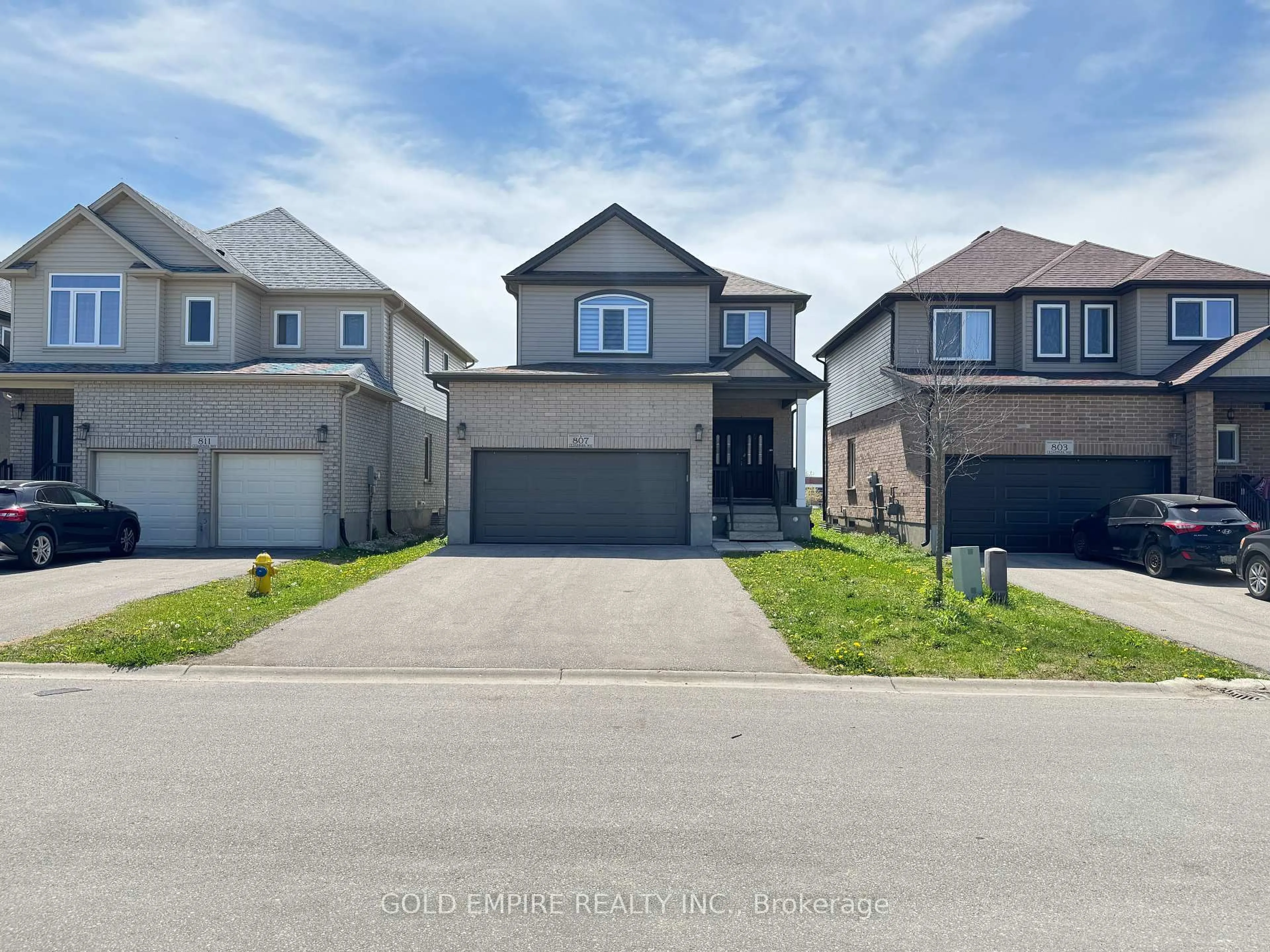 A pic from outside/outdoor area/front of a property/back of a property/a pic from drone, street for 807 Cedarpark Way, London North Ontario N5X 0C3