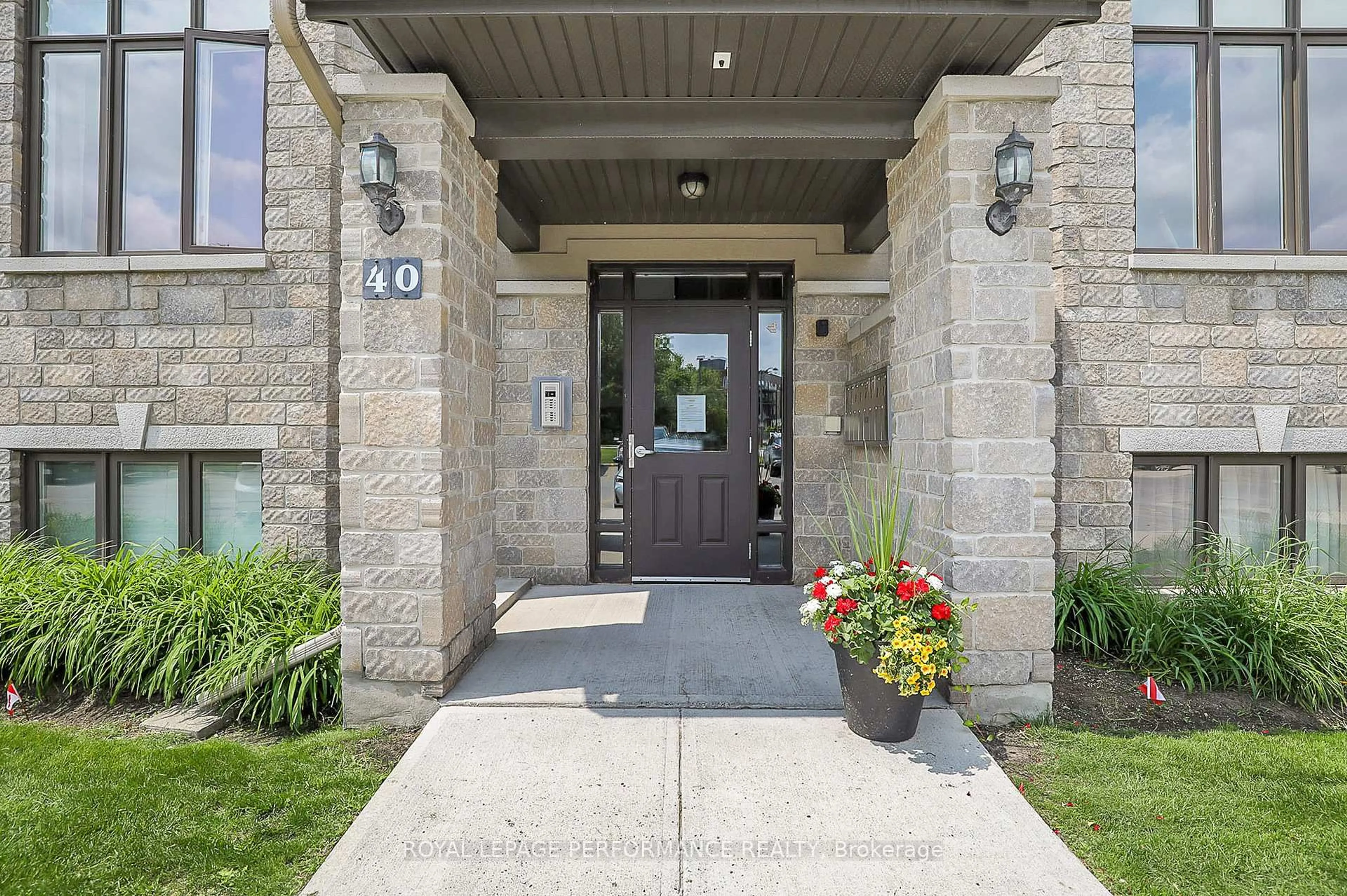 Indoor entryway for 40 Prestige Circ #2, Ottawa Ontario K4A 0W9