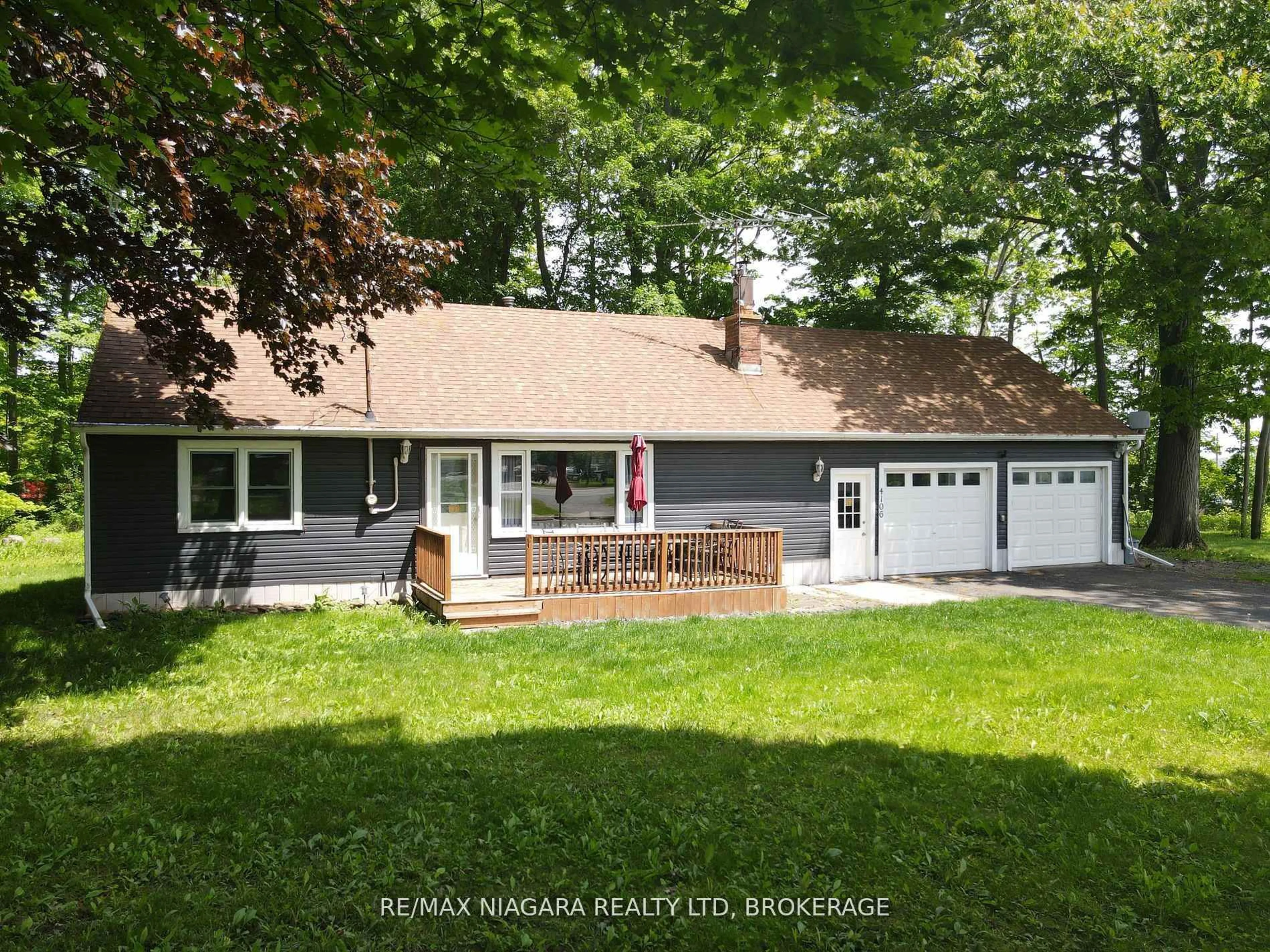 A pic from outside/outdoor area/front of a property/back of a property/a pic from drone, water/lake/river/ocean view for 4106 Garrison Rd, Fort Erie Ontario L0S 1N0