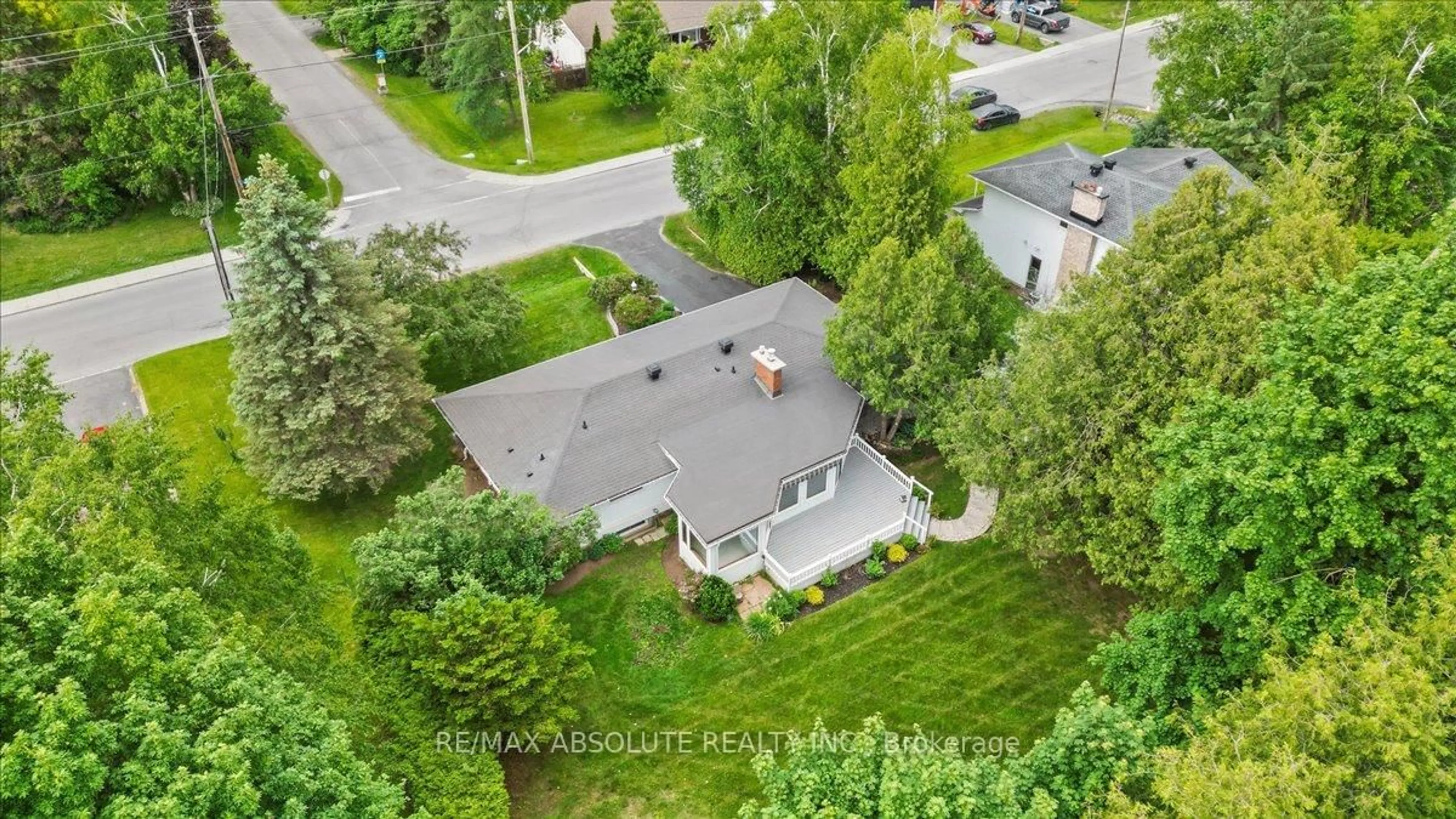 A pic from outside/outdoor area/front of a property/back of a property/a pic from drone, street for 36 Beverly St, Ottawa Ontario K2S 0S2