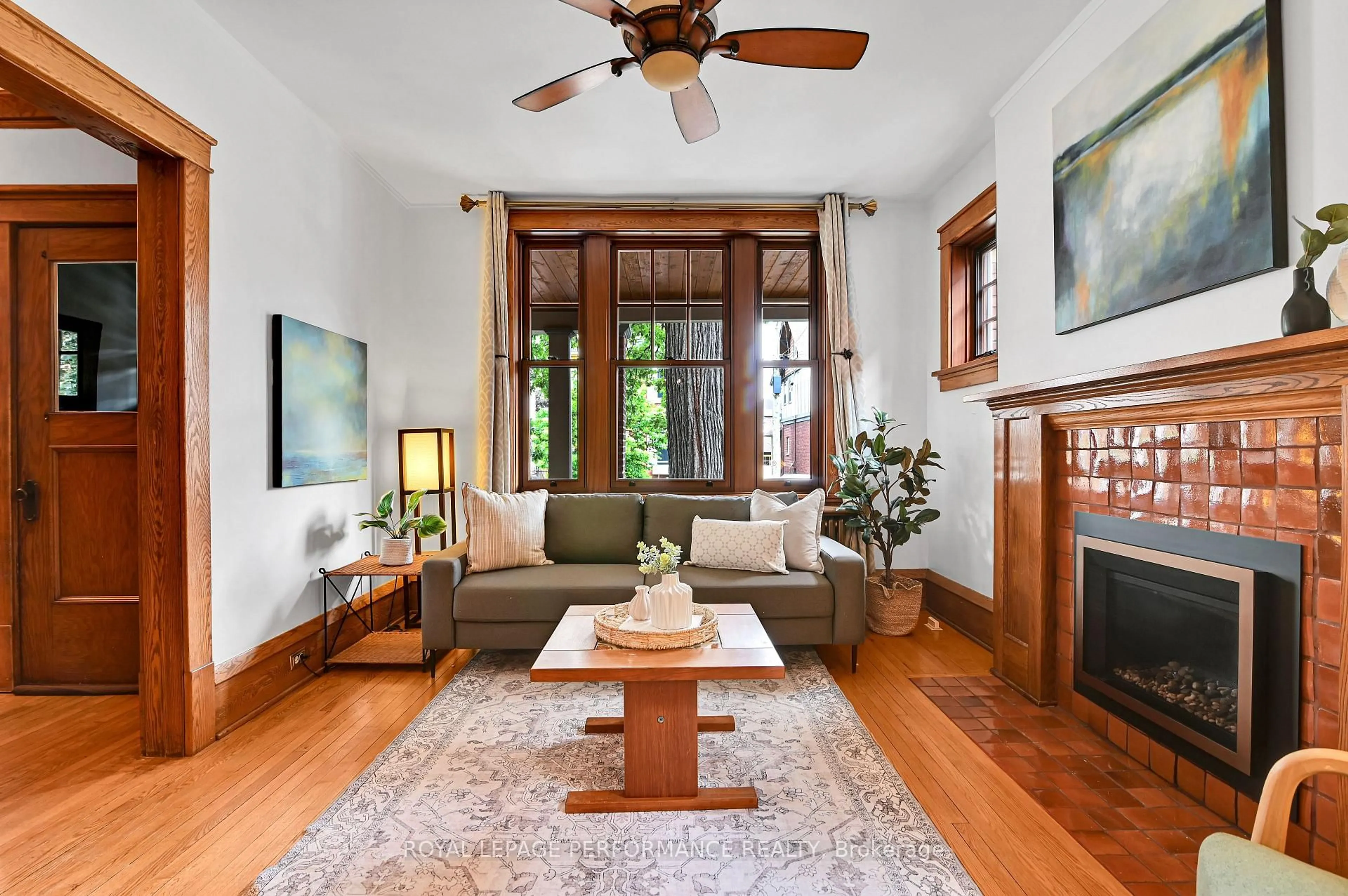 Living room with furniture, unknown for 15 Ossington Ave, Ottawa Ontario K1S 3B3