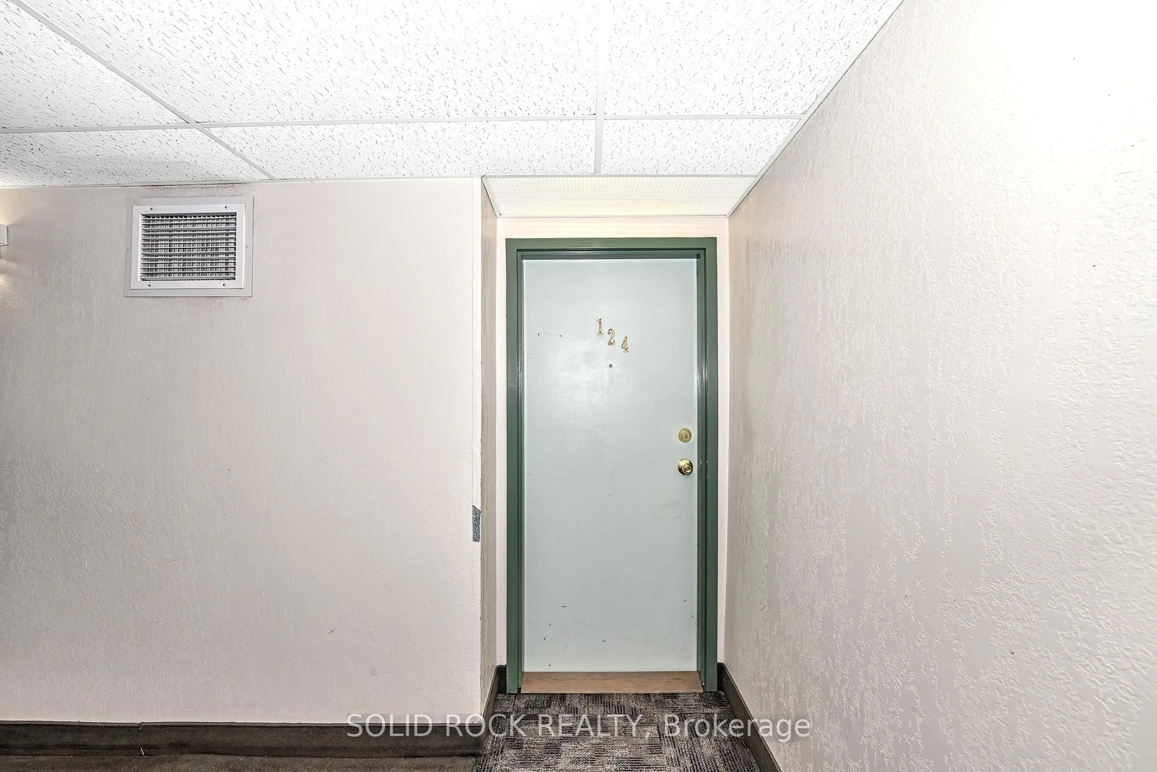 Indoor entryway for 316 Lorry Greenberg Dr #124, Ottawa Ontario K1T 2P4