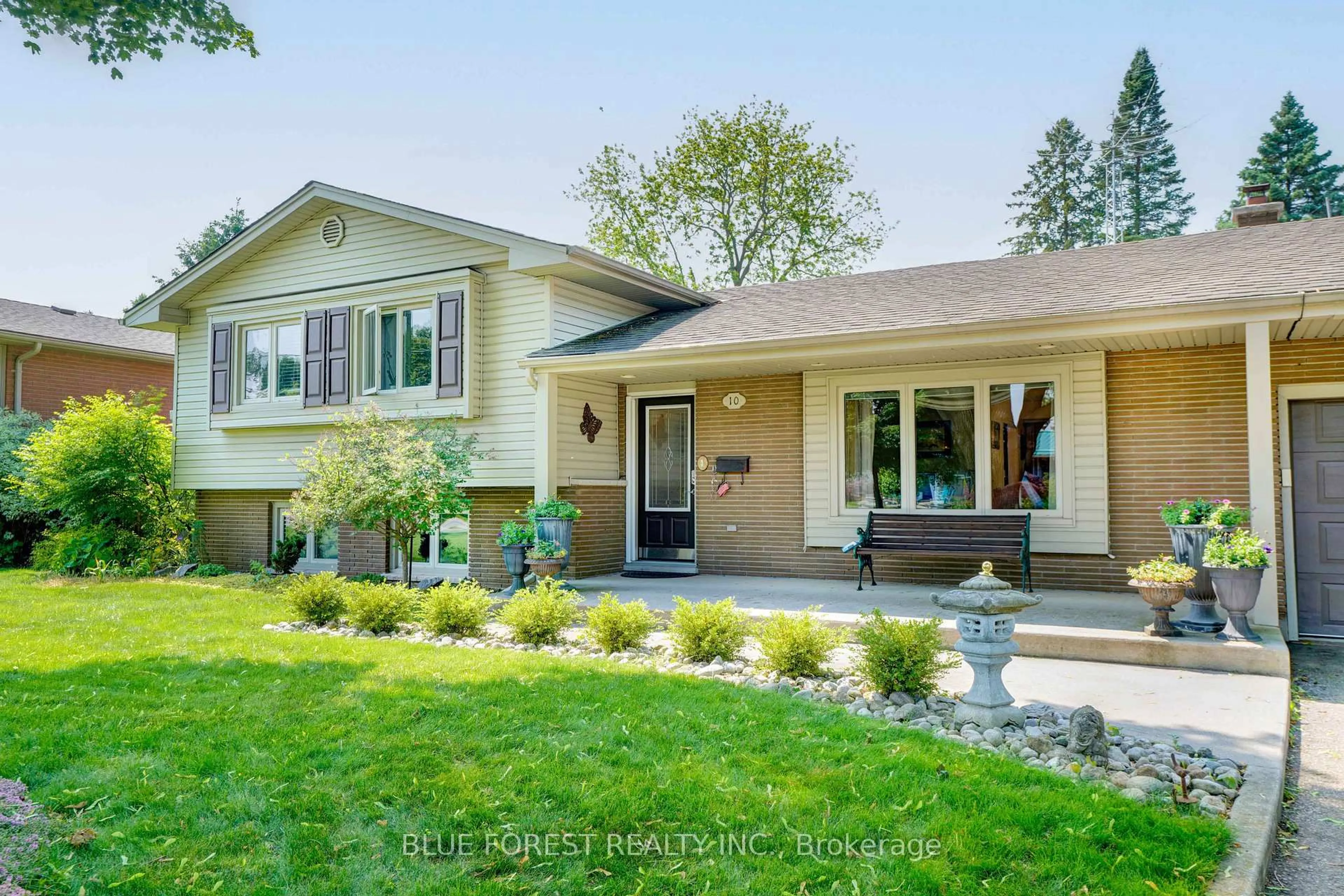 Home with vinyl exterior material, street for 10 Gustin Ave, London South Ontario N6P 1C2