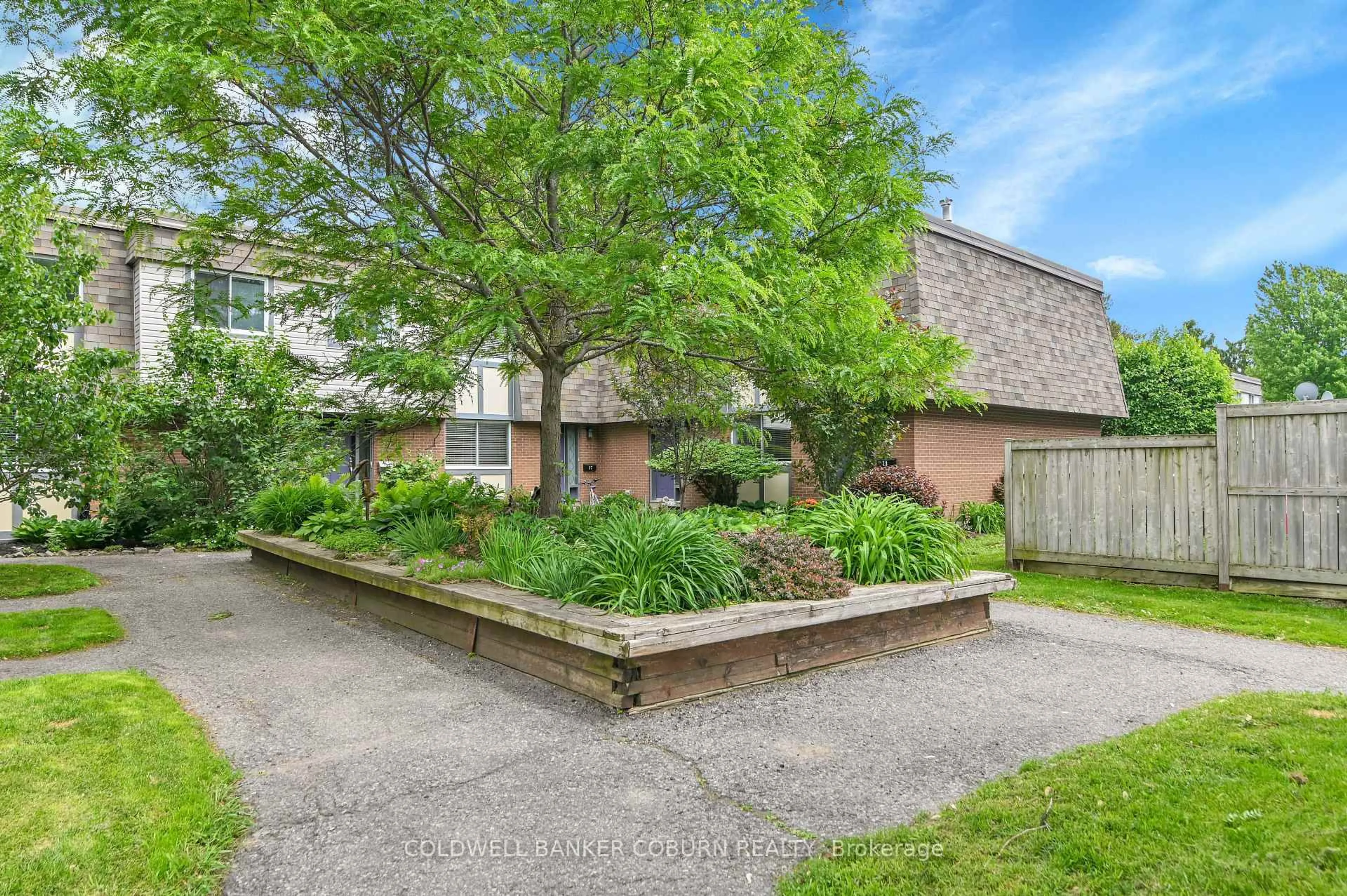 A pic from outside/outdoor area/front of a property/back of a property/a pic from drone, street for 13 Corley Private #-, Ottawa Ontario K1V 8T7