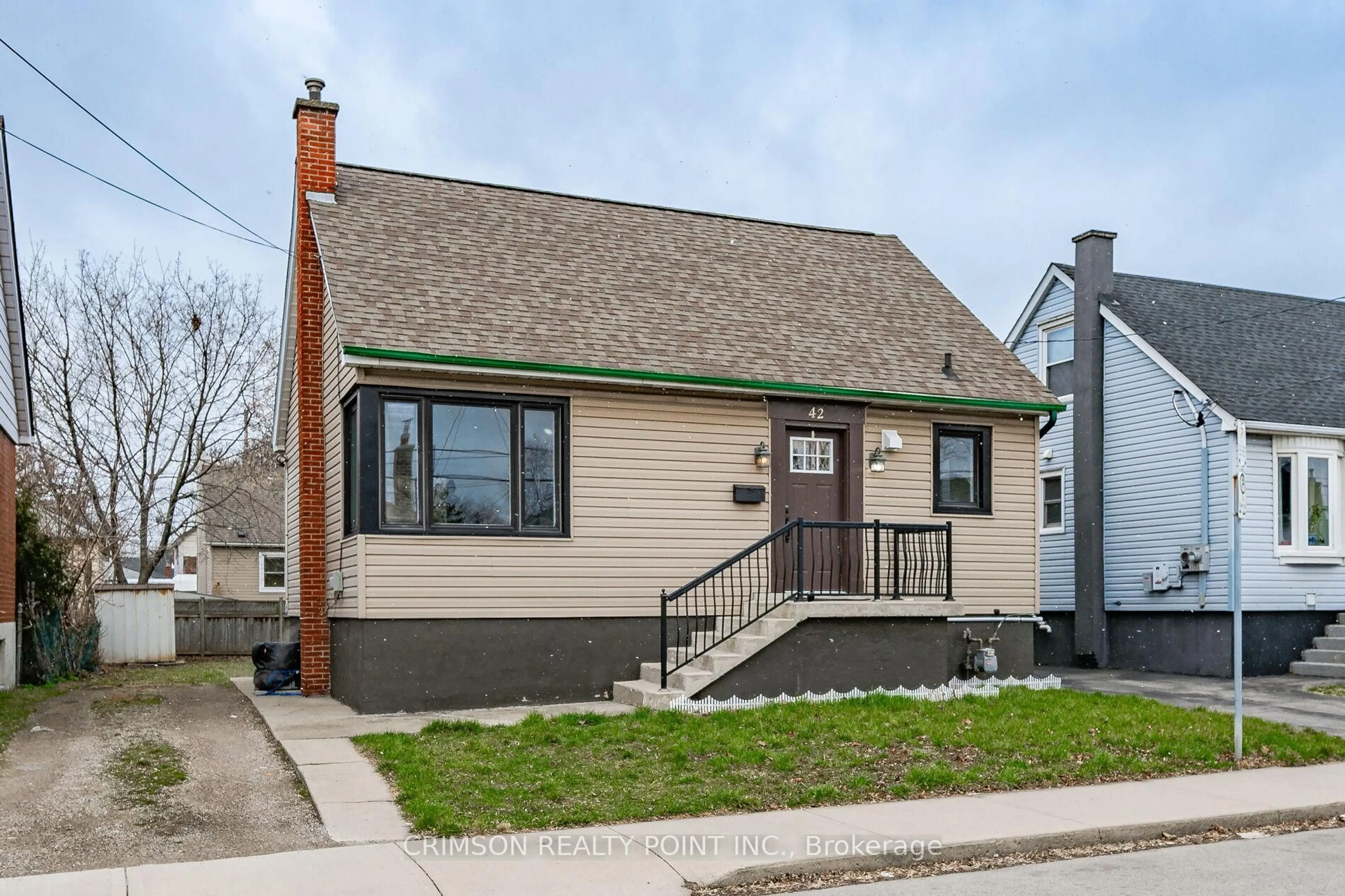 Home with vinyl exterior material, street for 42 East 11th St, Hamilton Ontario L9A 3T2