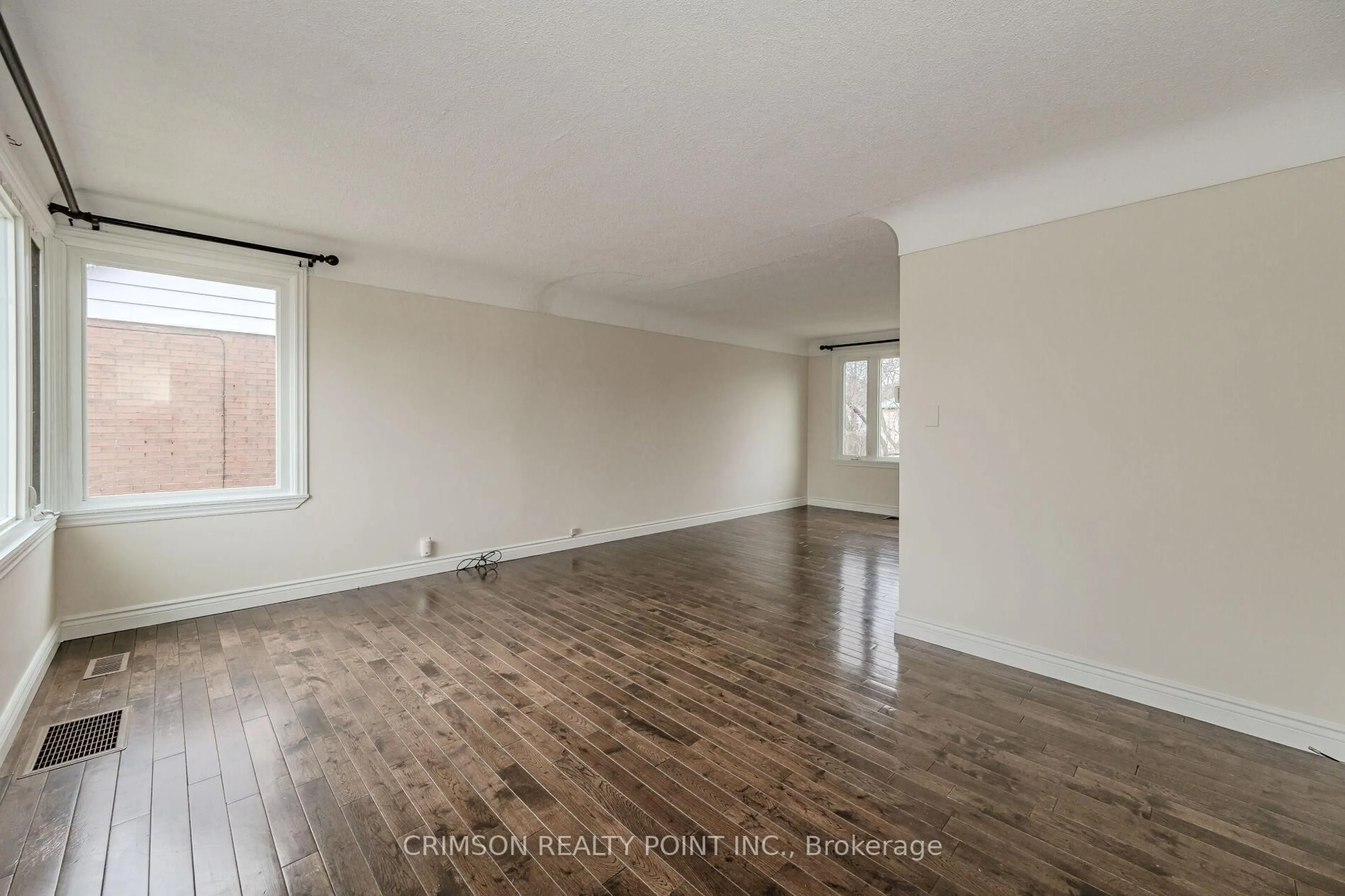 A pic of a room for 42 East 11th St, Hamilton Ontario L9A 3T2