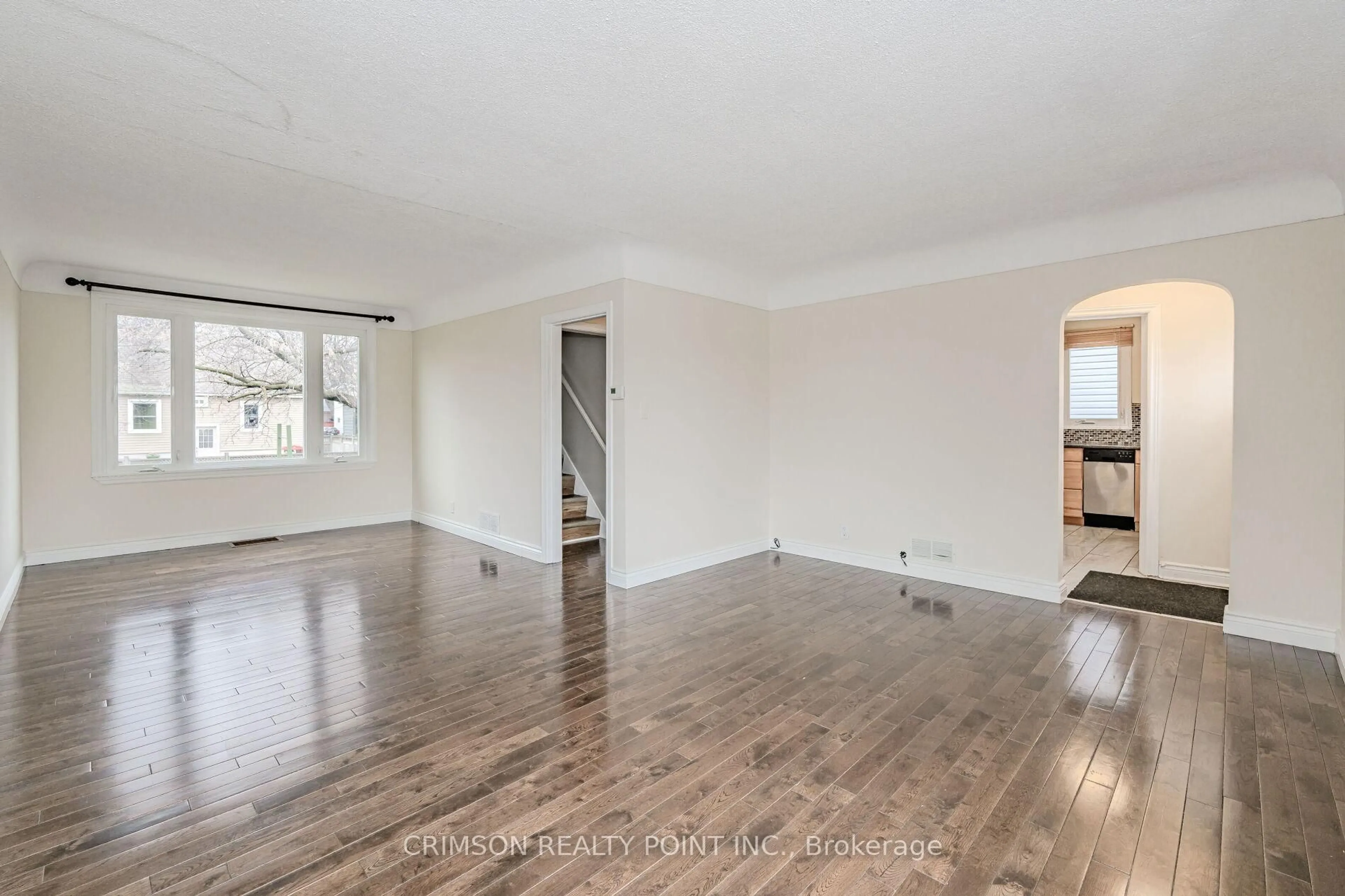 A pic of a room for 42 East 11th St, Hamilton Ontario L9A 3T2