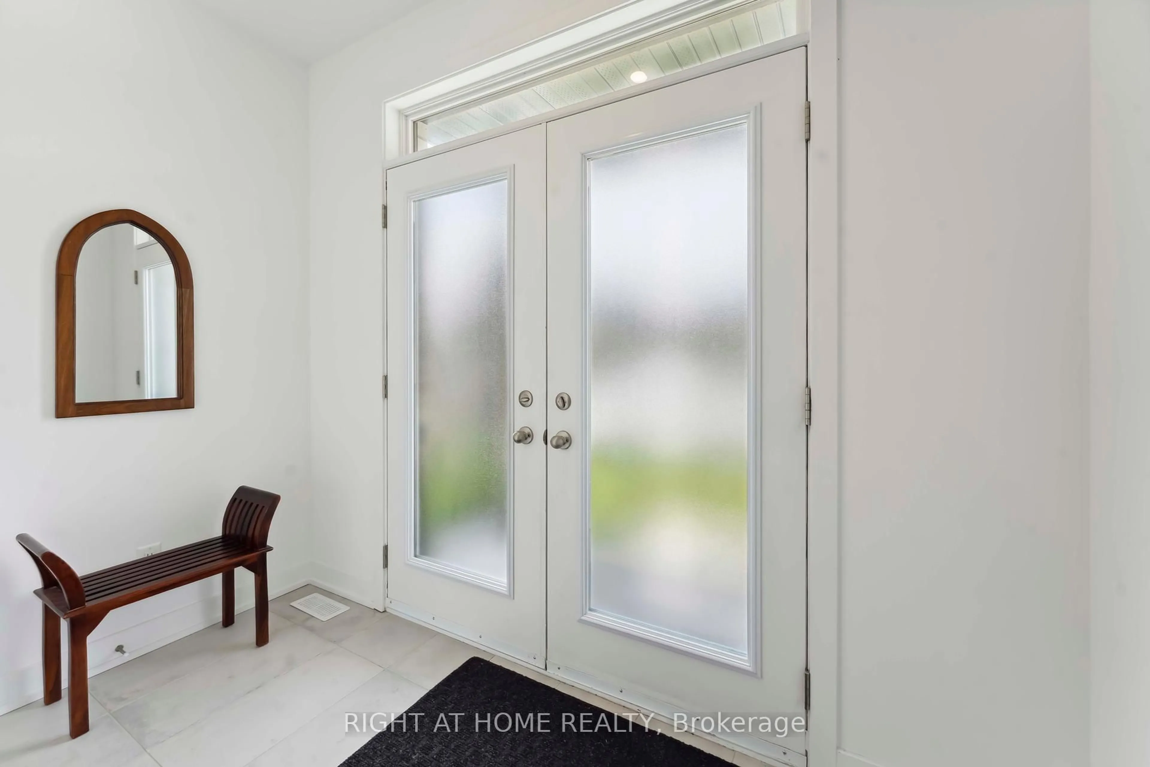Indoor entryway for 848 Beckton Hts, Ottawa Ontario K2S 2X9