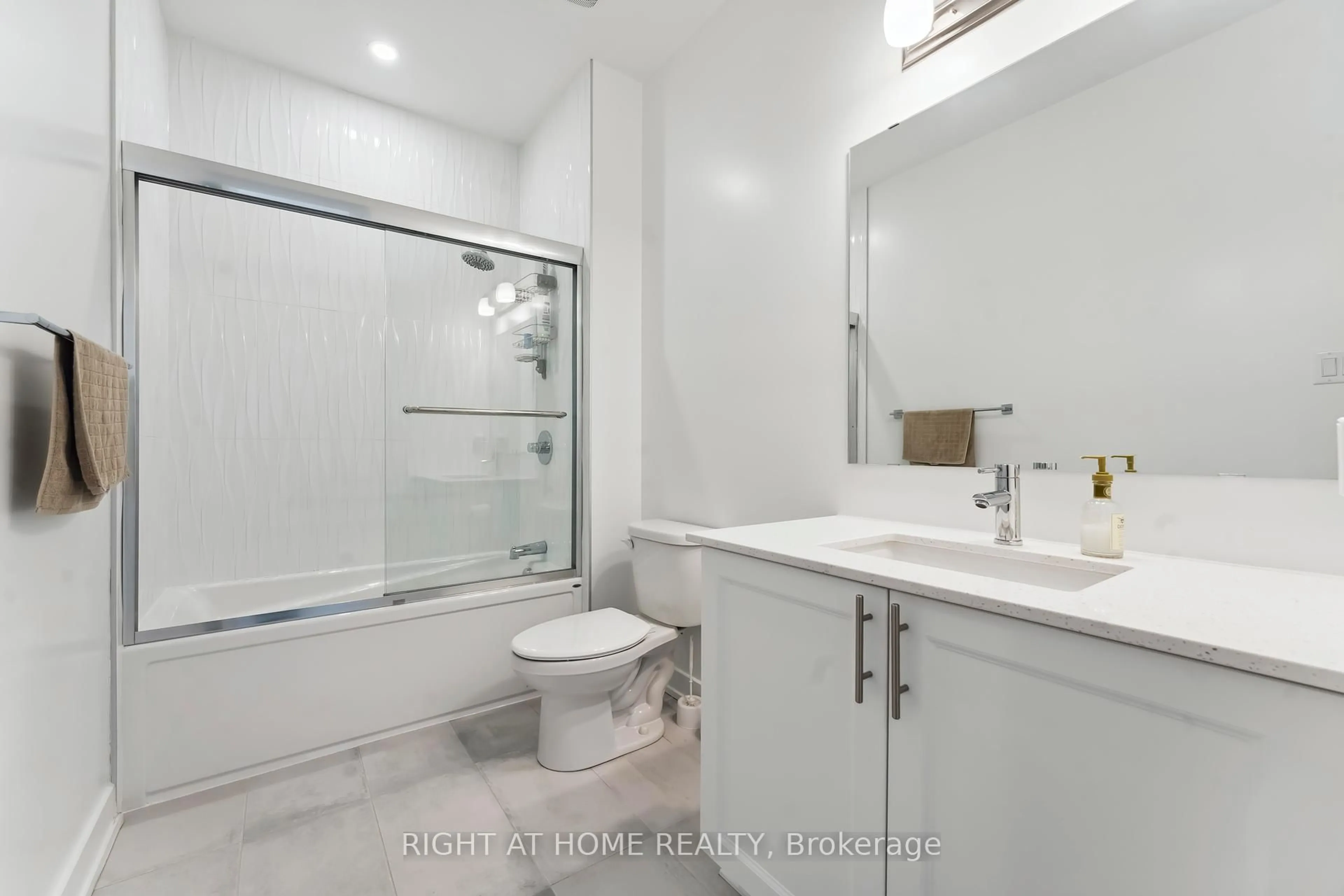 Standard bathroom, ceramic/tile floor for 848 Beckton Hts, Ottawa Ontario K2S 2X9