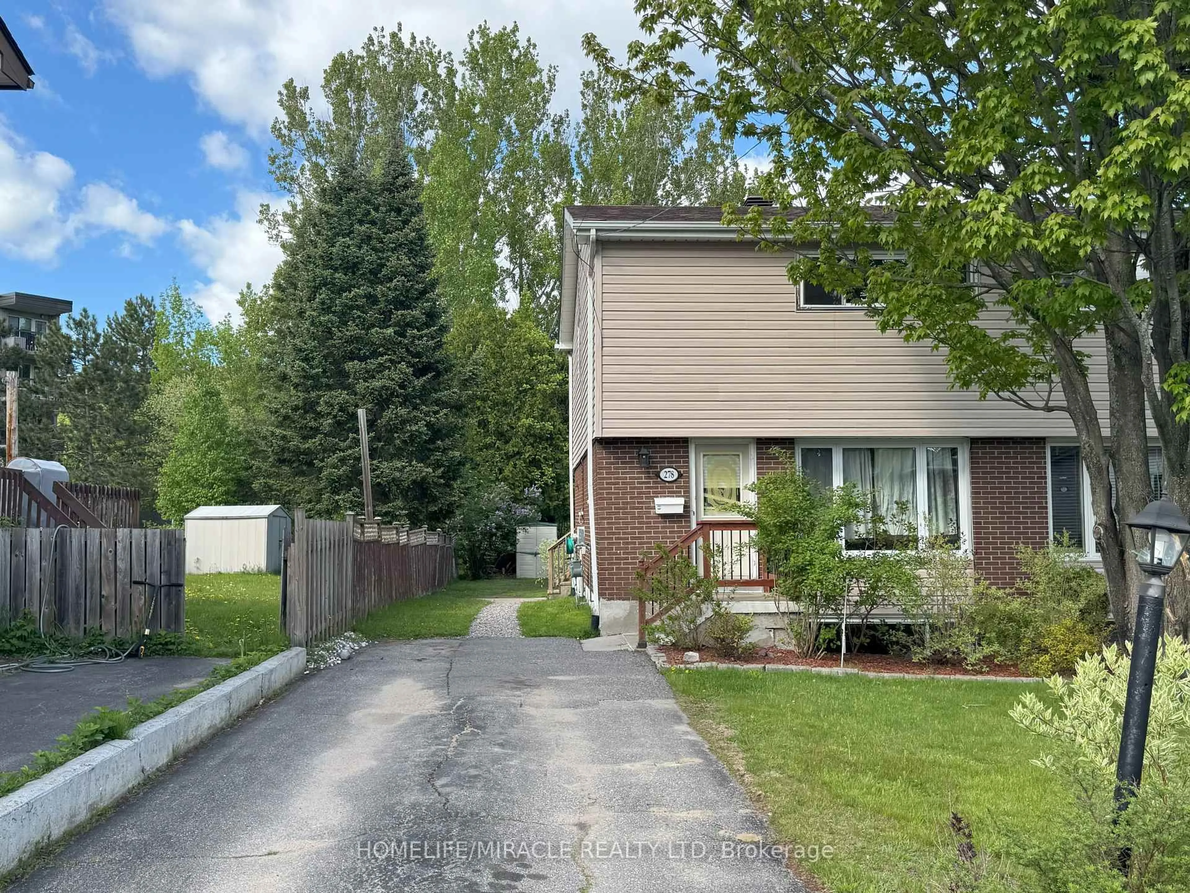 A pic from outside/outdoor area/front of a property/back of a property/a pic from drone, street for 278 Barber Ave, North Bay Ontario P1A 3G3