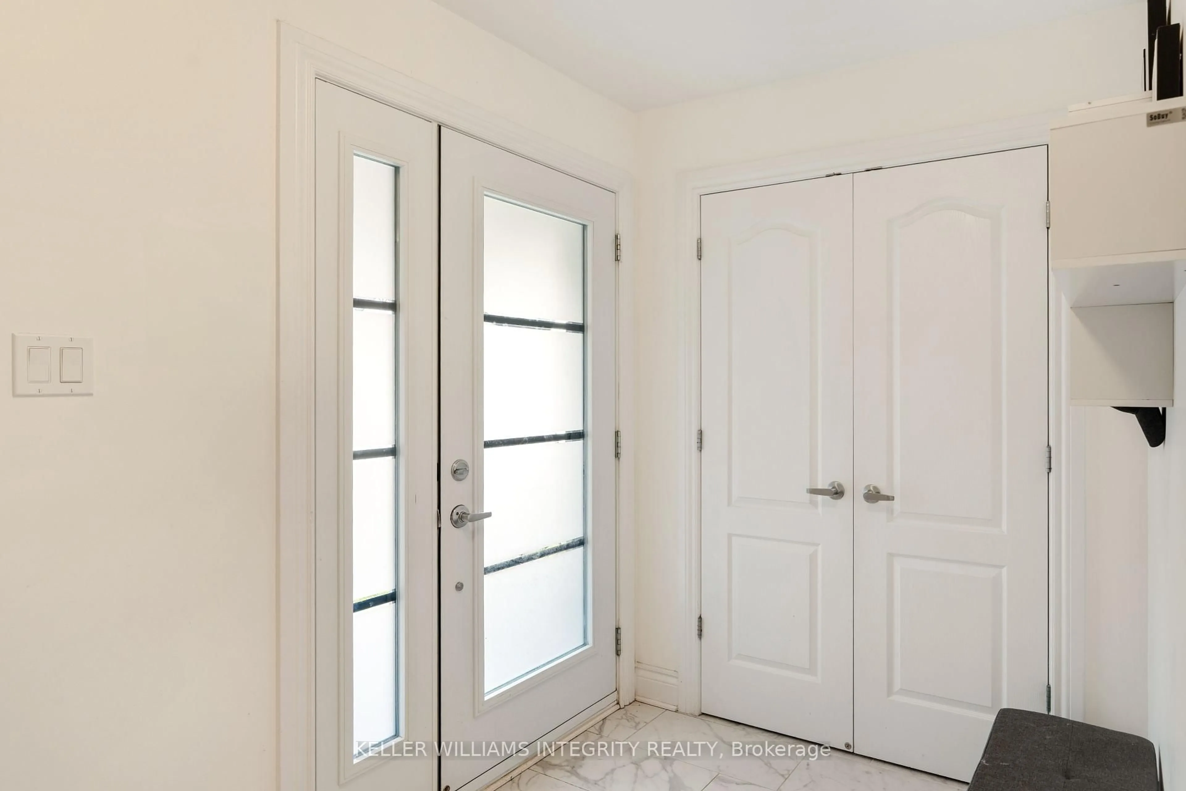 Indoor entryway for 166 Dion Ave, Clarence-Rockland Ontario K4K 0M2