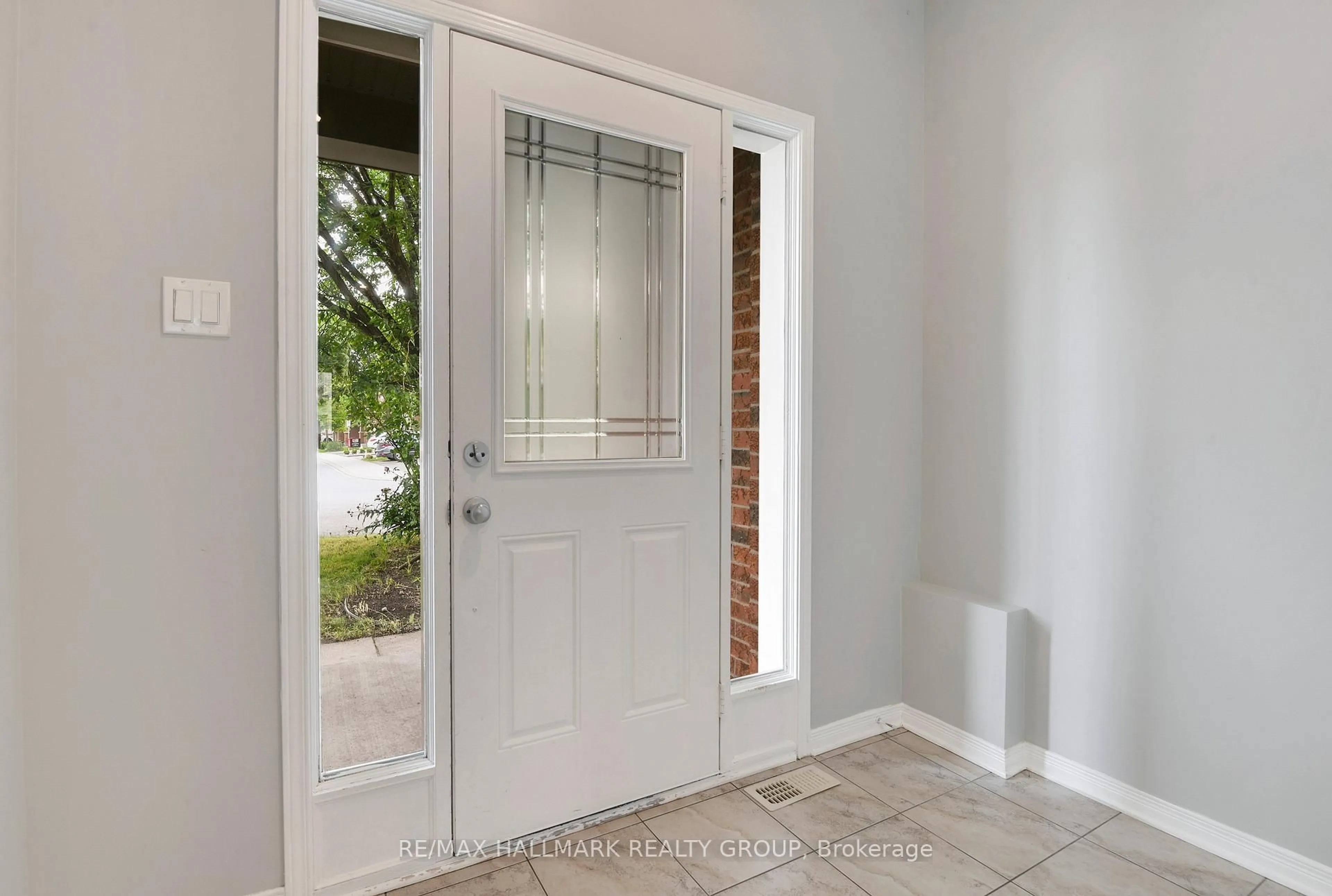 Indoor entryway for 396 Via Verona Ave, Ottawa Ontario K2J 5X8