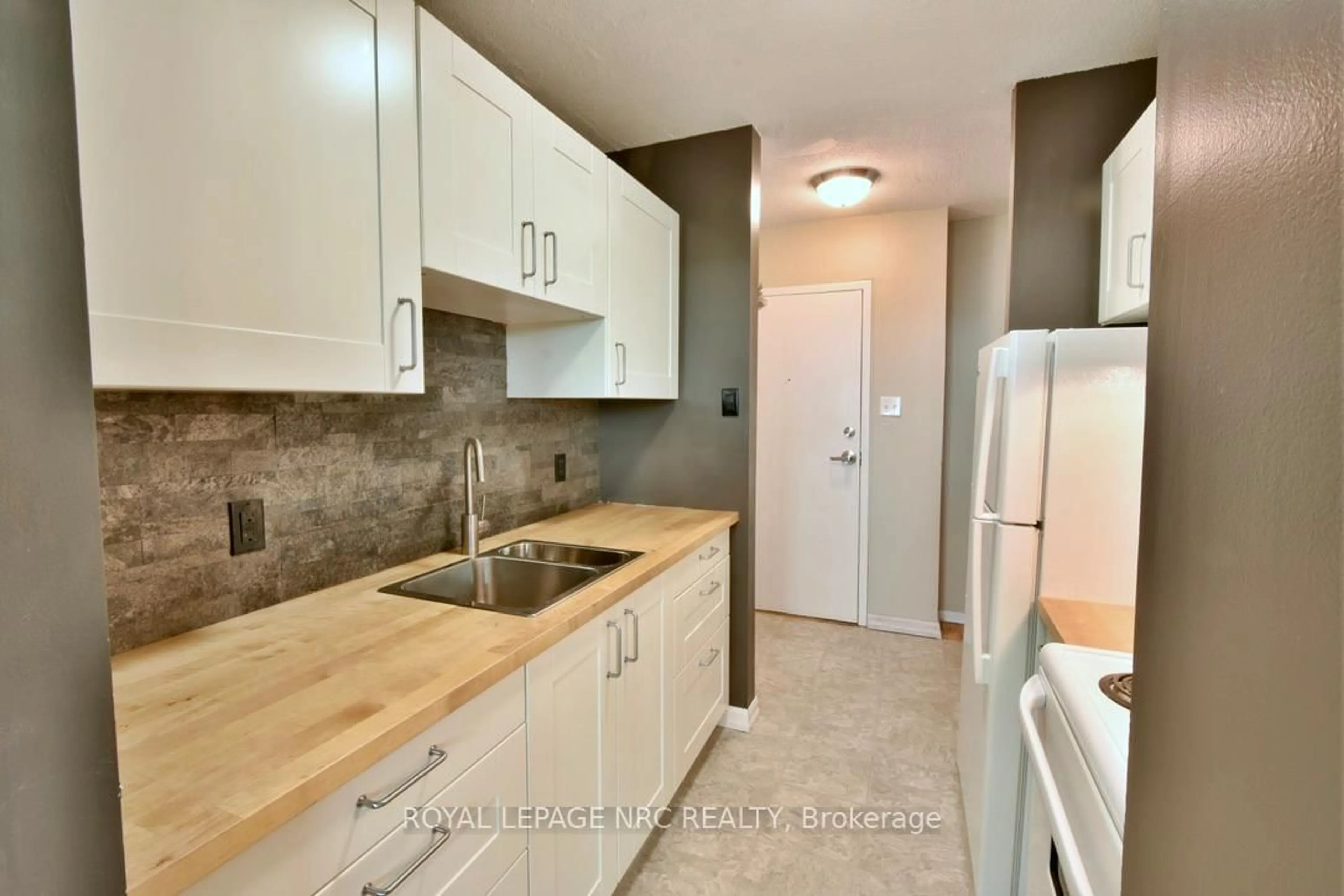 Standard kitchen, unknown for 215 Glenridge Ave #810, St. Catharines Ontario L2T 3J7