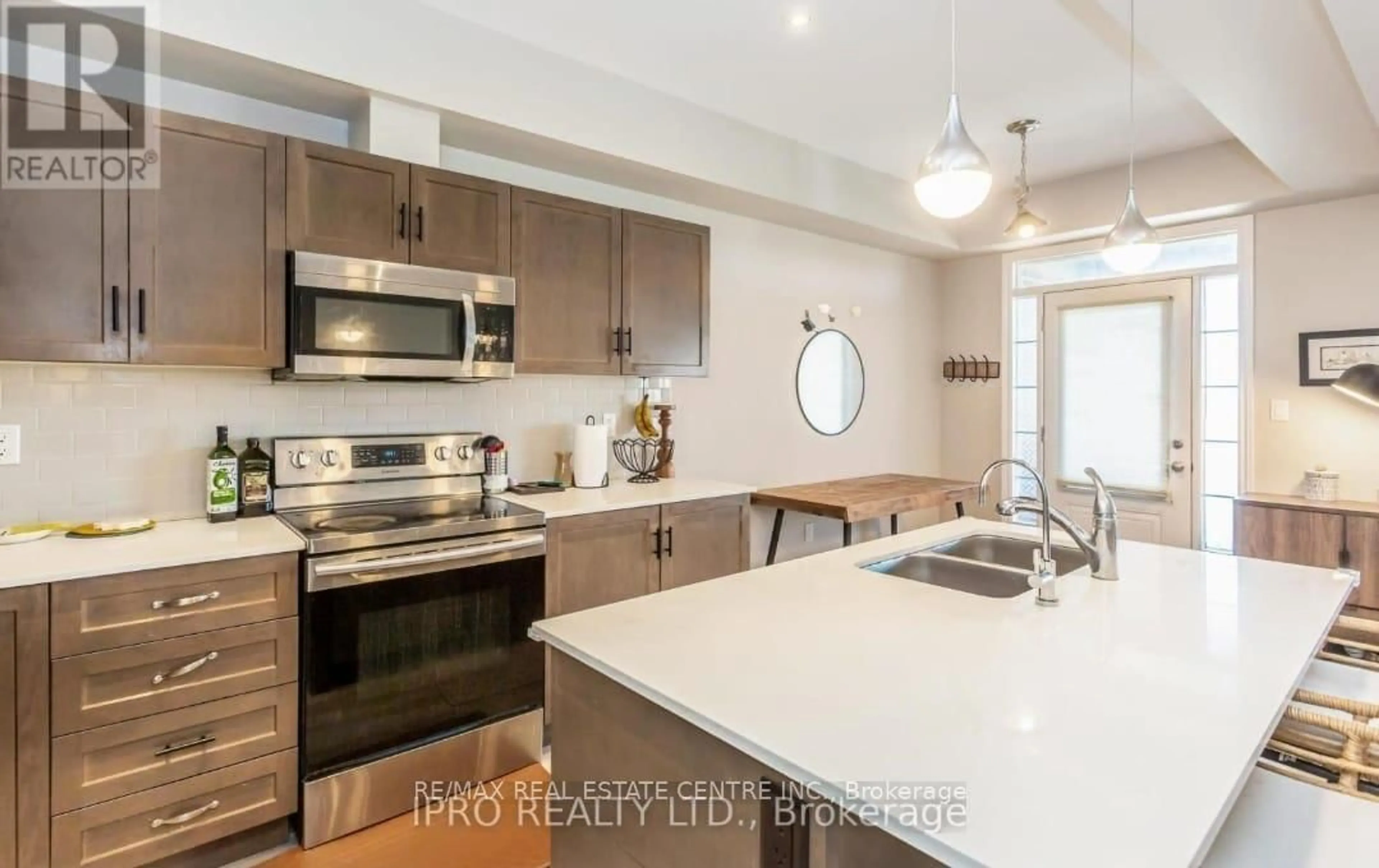 Open concept kitchen, wood/laminate floor for 324 Equestrian Way #78, Cambridge Ontario N3E 0E2