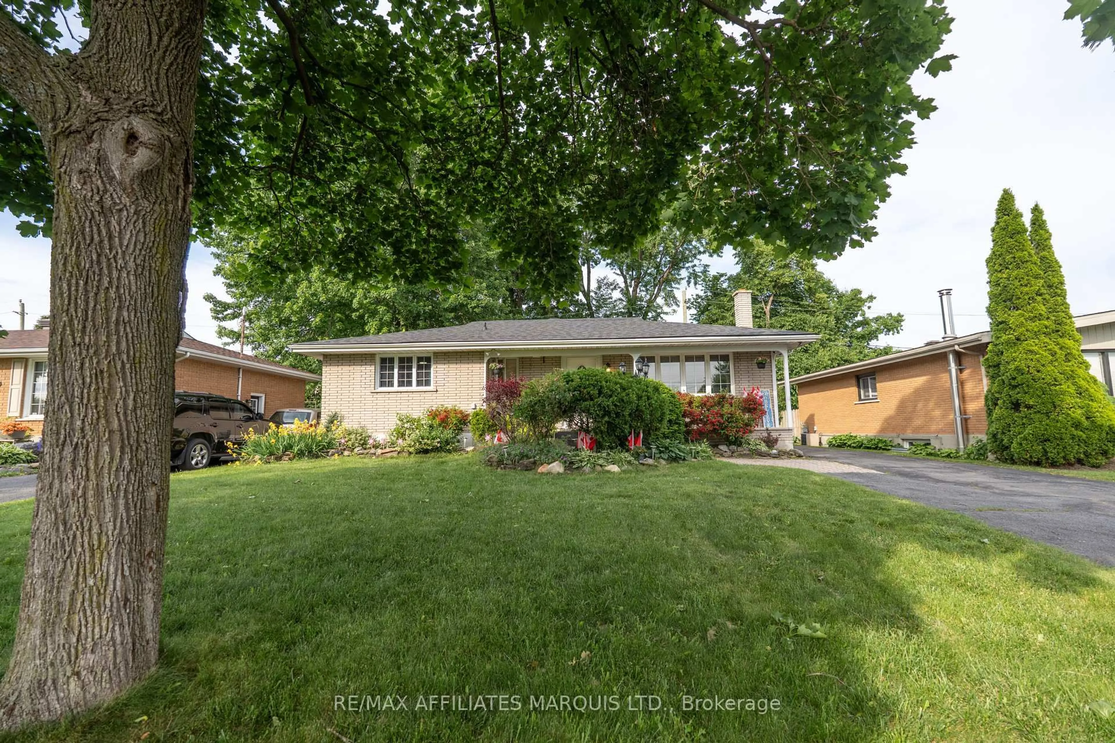 A pic from outside/outdoor area/front of a property/back of a property/a pic from drone, street for 412 Leitch Dr, Cornwall Ontario K6H 5P4