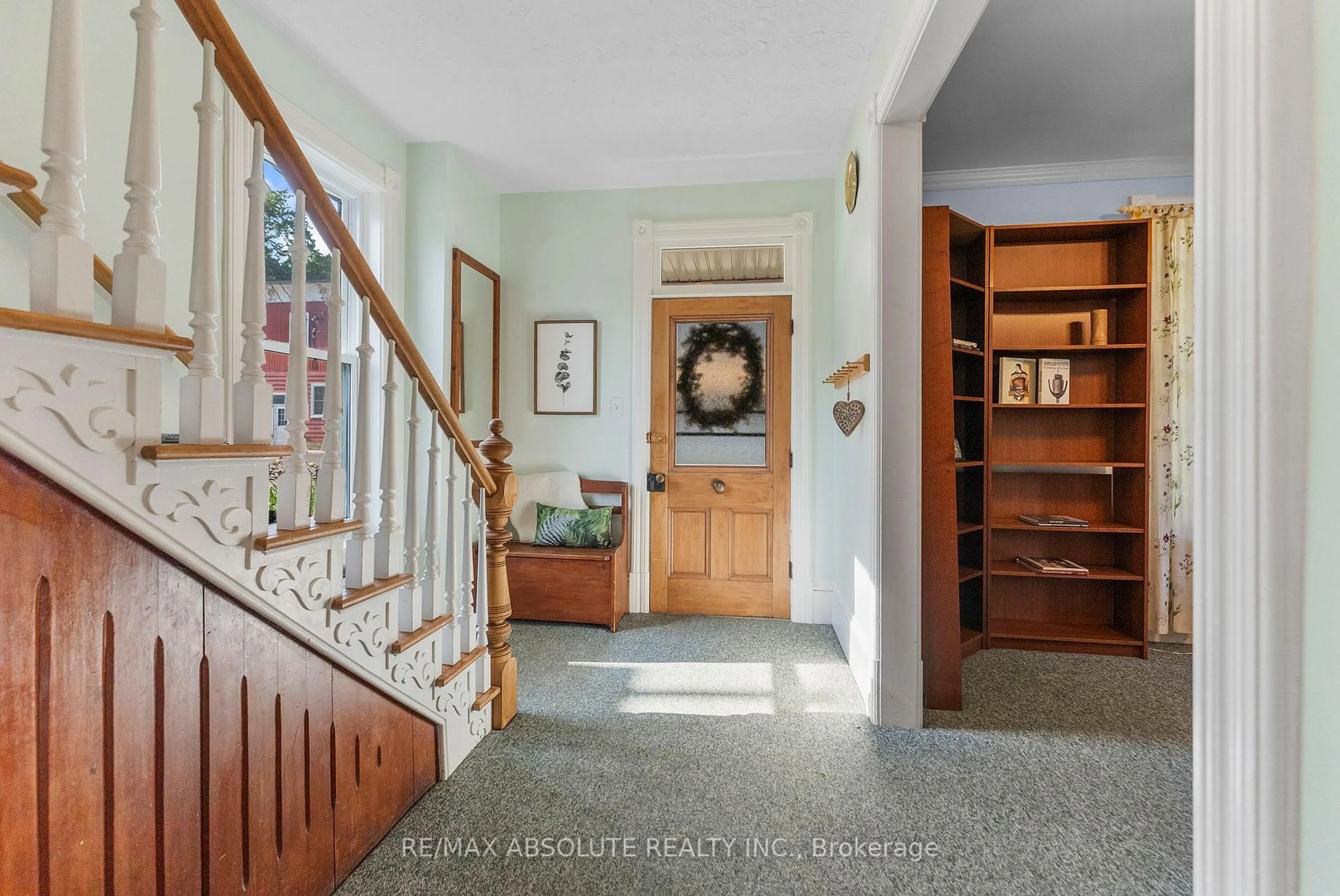 Indoor entryway for 167 MacFarlane St, Pakenham Ontario K0A 2X0