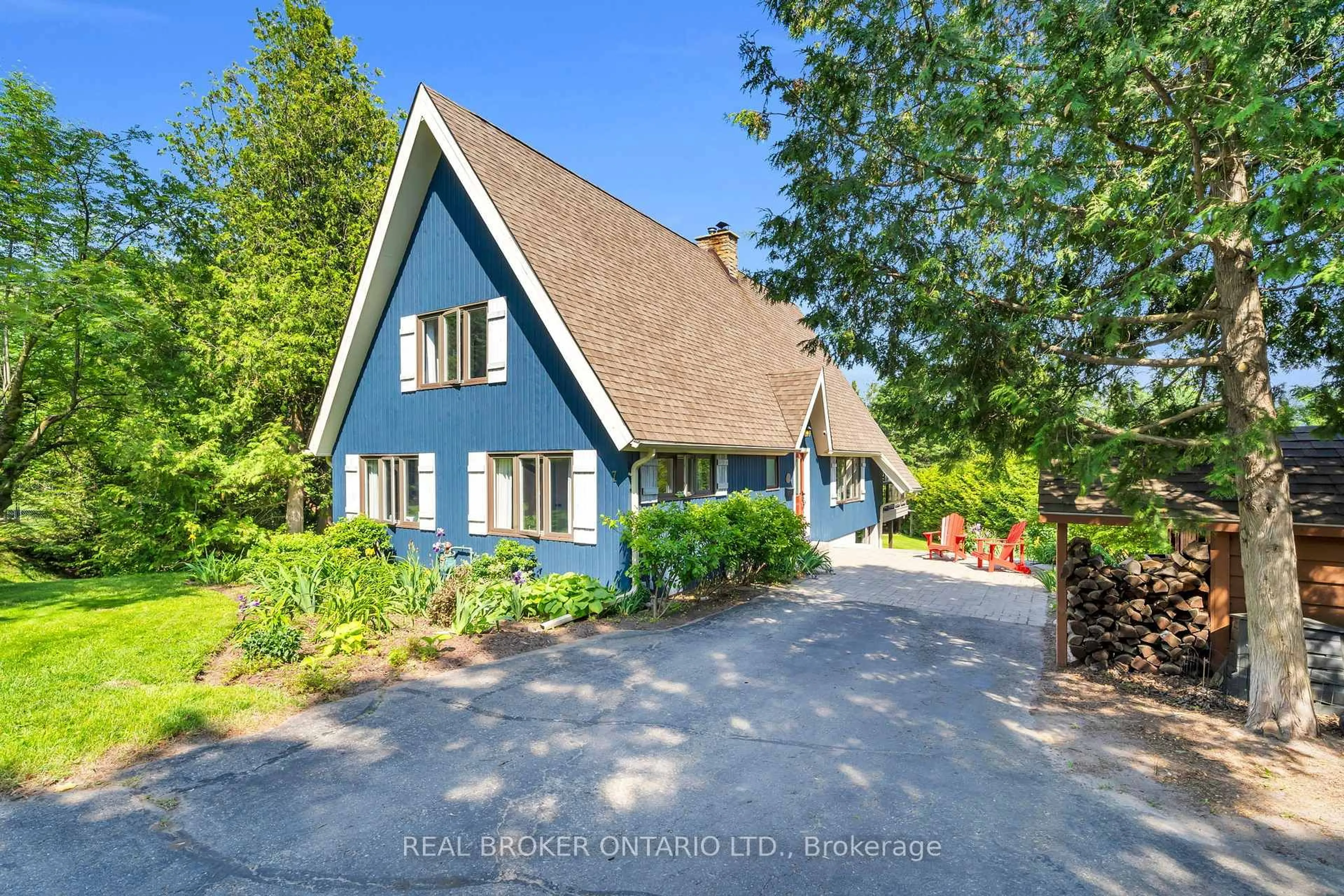 A pic from outside/outdoor area/front of a property/back of a property/a pic from drone, water/lake/river/ocean view for 7 Victoria Hts, Mono Ontario L9W 3A7