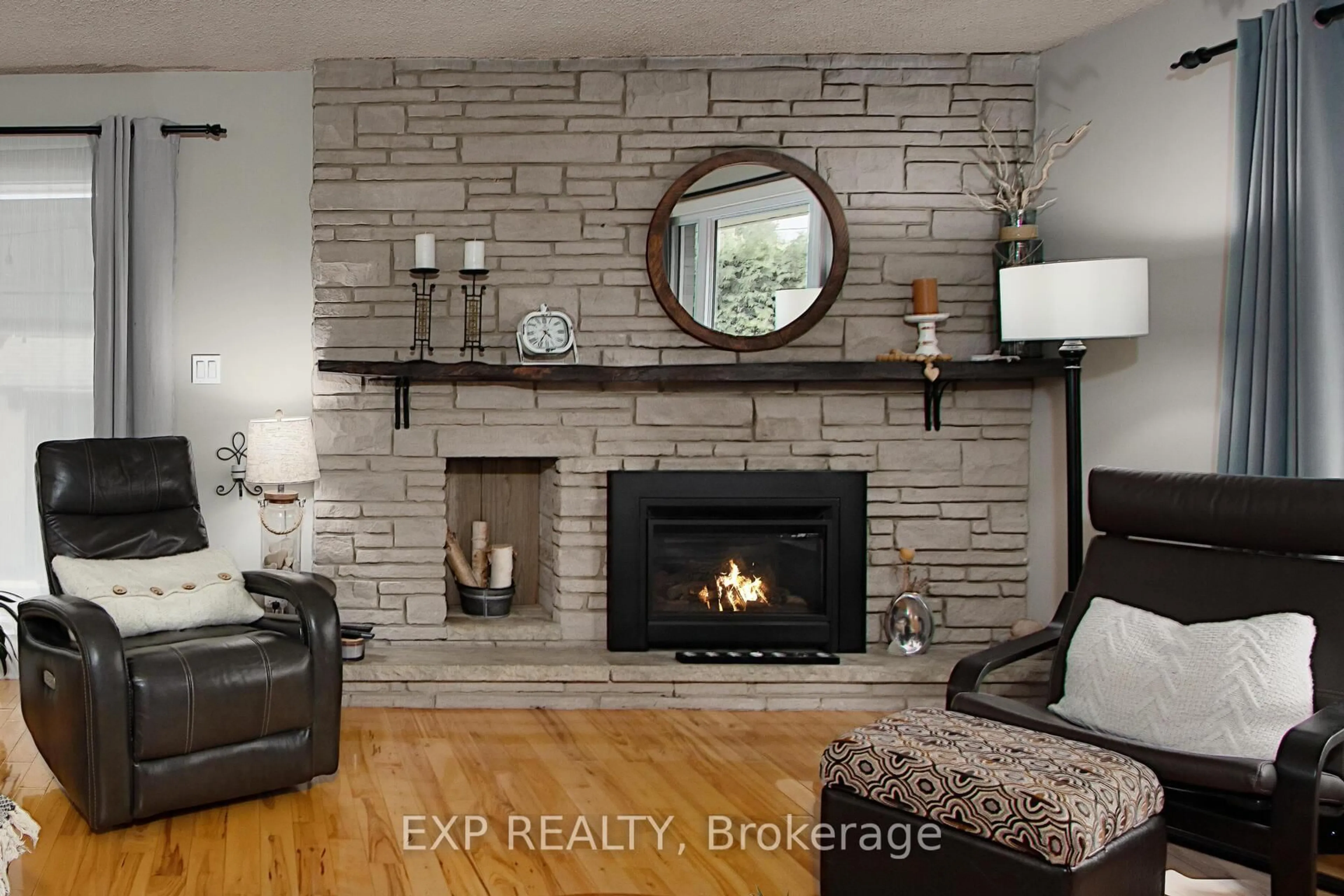 Living room with furniture, unknown for 1183 Addison Dr, London East Ontario N5V 2N8