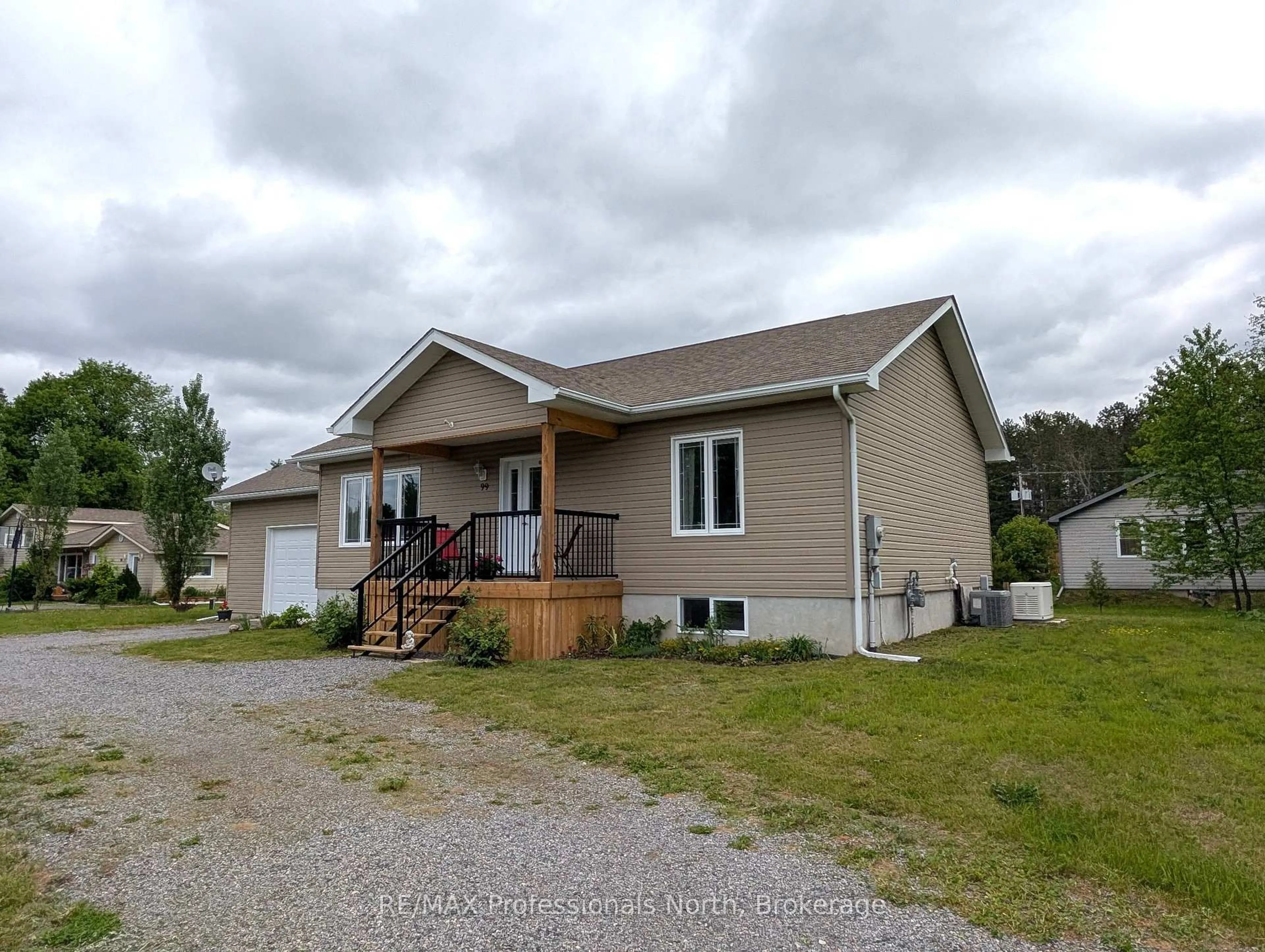 Home with vinyl exterior material, building for 99 CHERYL Cres, Strong Ontario P0A 1Z0