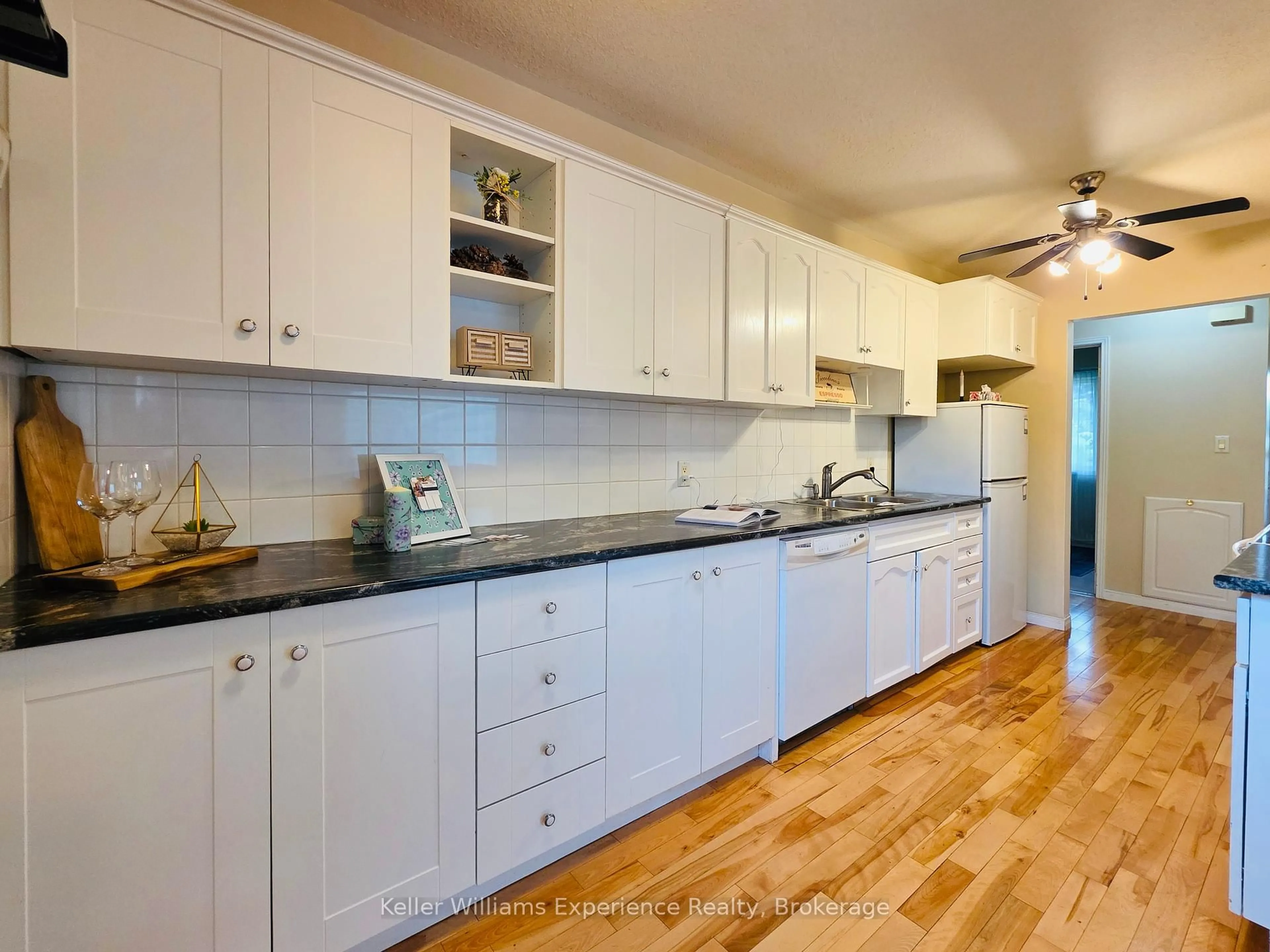 Standard kitchen, ceramic/tile floor for 26 Walter St, Huntsville Ontario P1H 1W2