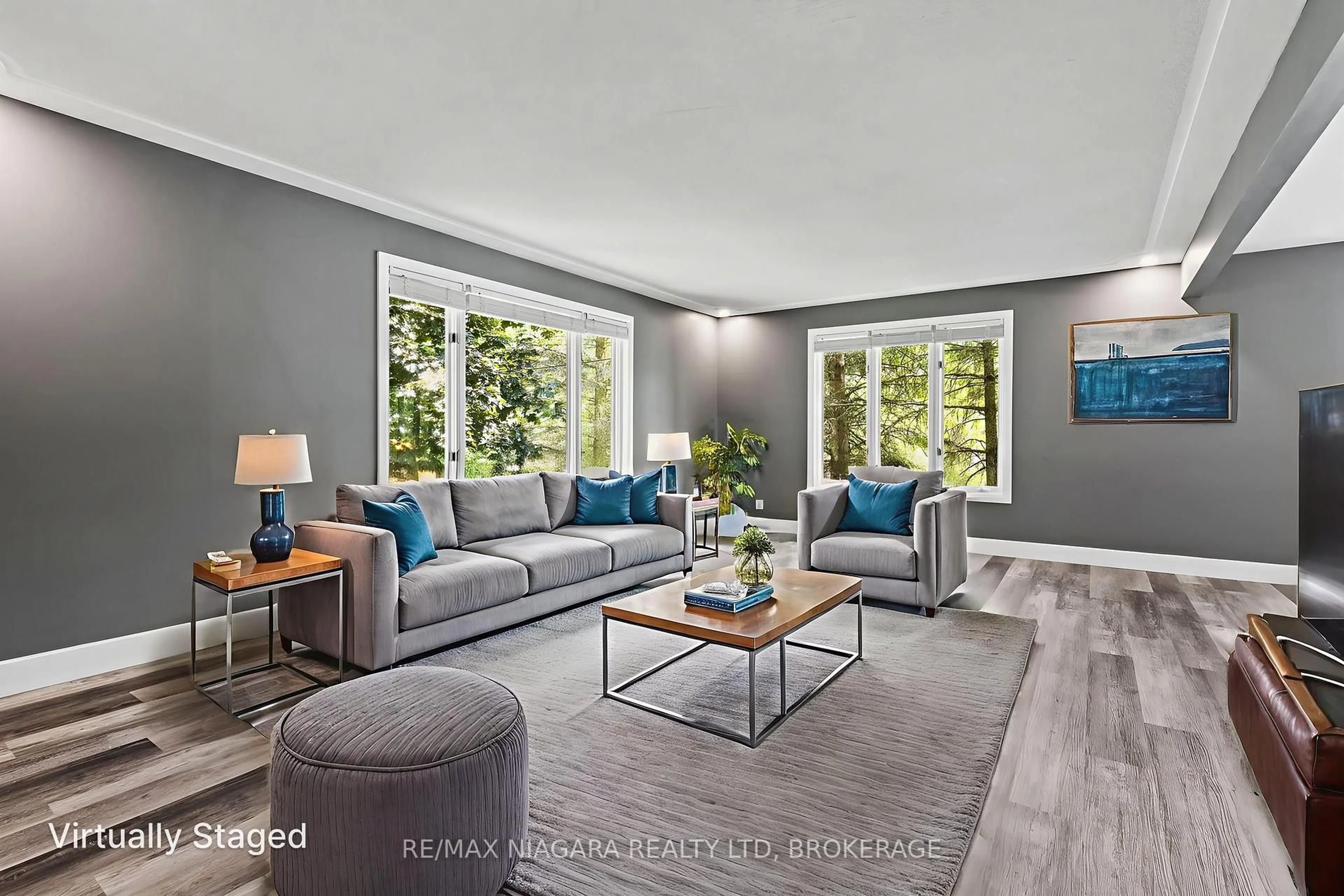 Living room with furniture, unknown for 912 Church St, Pelham Ontario L0S 1C0