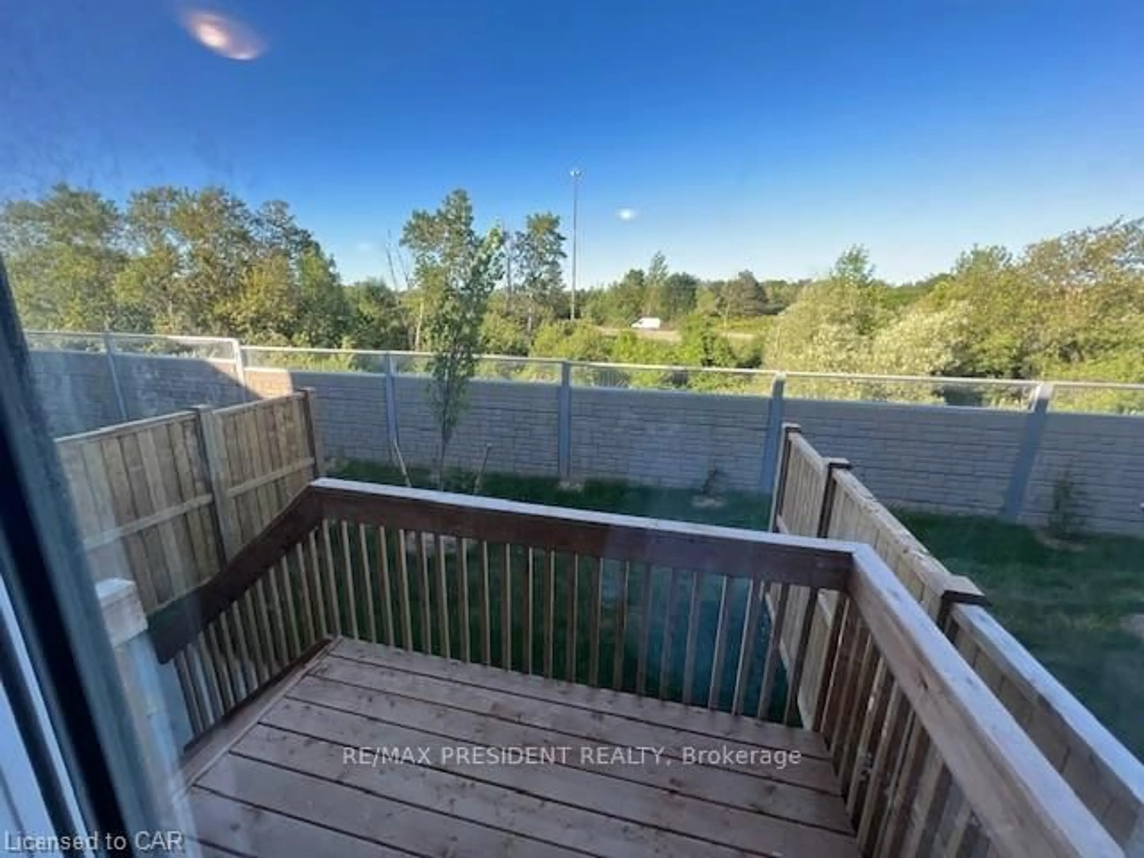 A pic from outside/outdoor area/front of a property/back of a property/a pic from drone, water/lake/river/ocean view for 166 Deerpath Dr #38, Guelph Ontario N1K 0E2