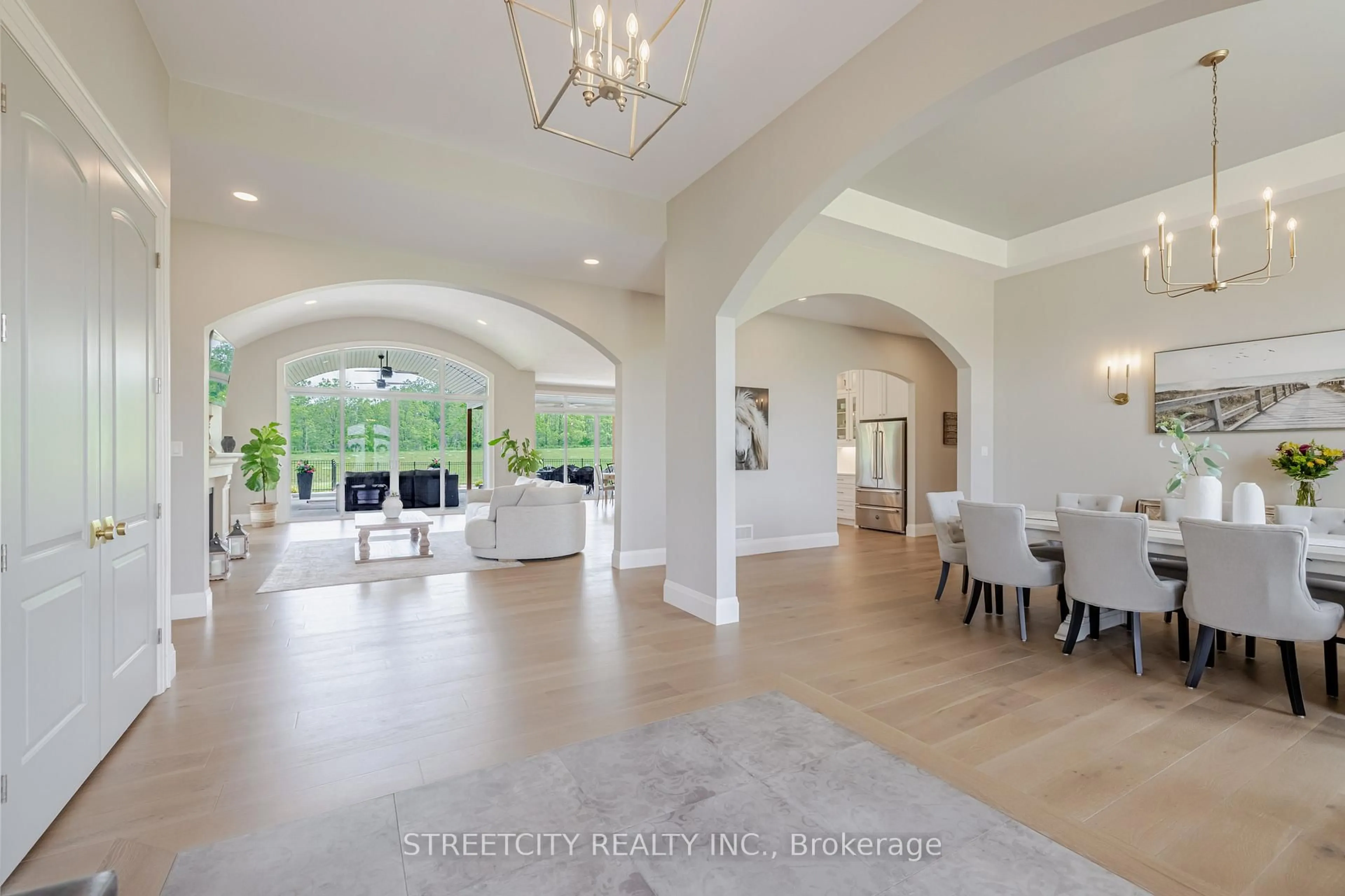 Indoor foyer for 20724 Denfield Rd, Middlesex Centre Ontario N6H 5L2