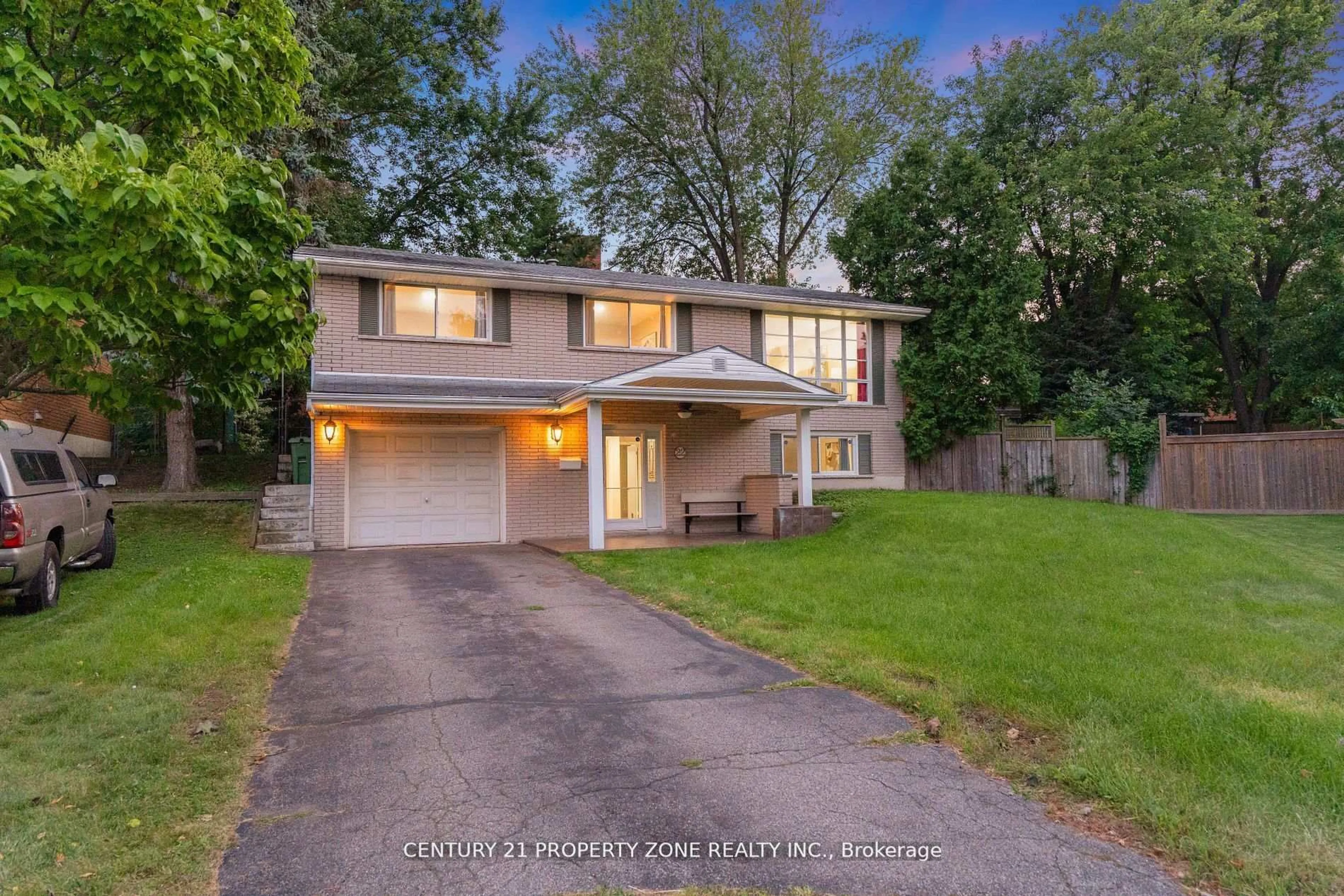 Unknown for 22 colonial Crt, Hamilton Ontario L8K 4H3