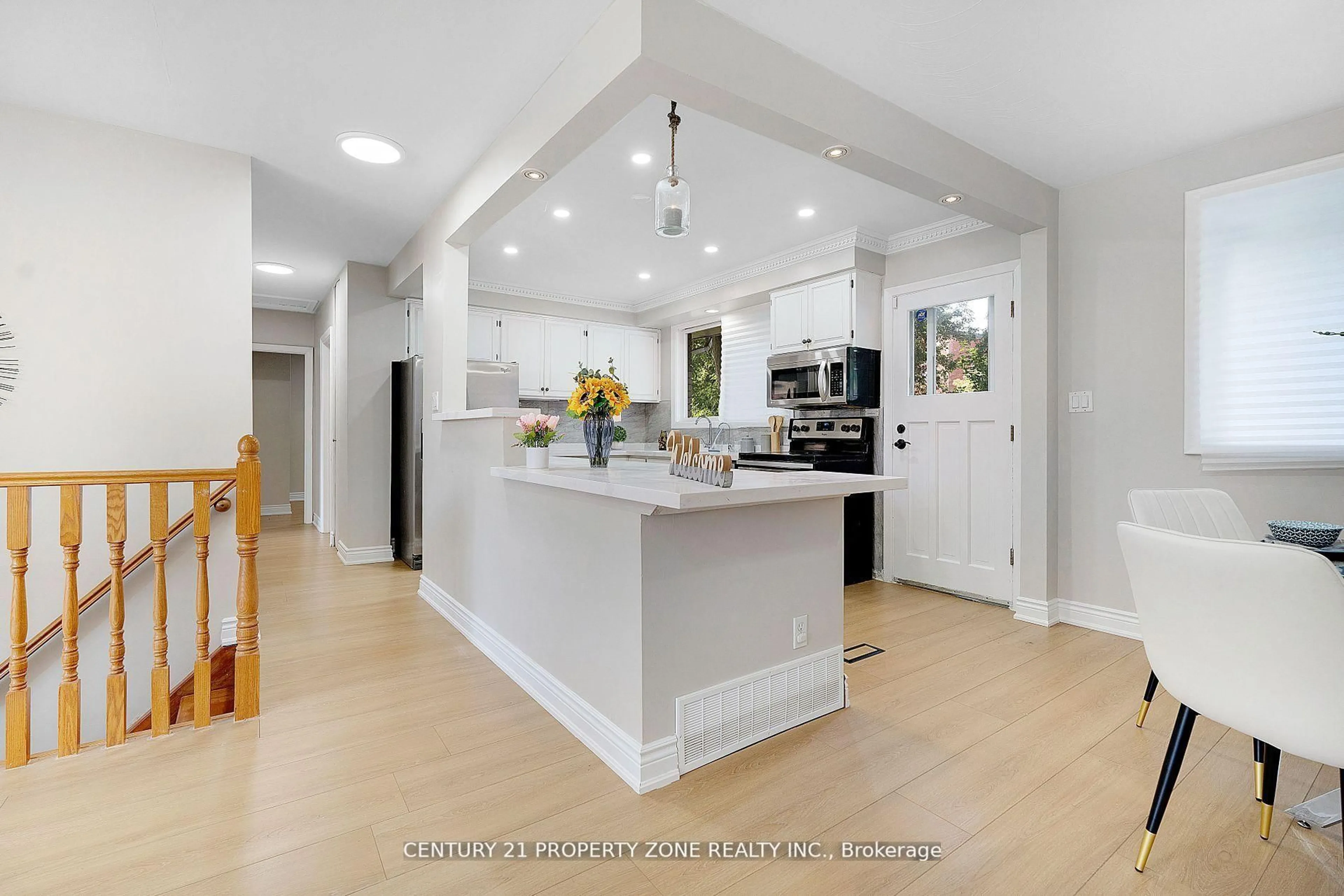 Open concept kitchen, ceramic/tile floor for 22 colonial Crt, Hamilton Ontario L8K 4H3
