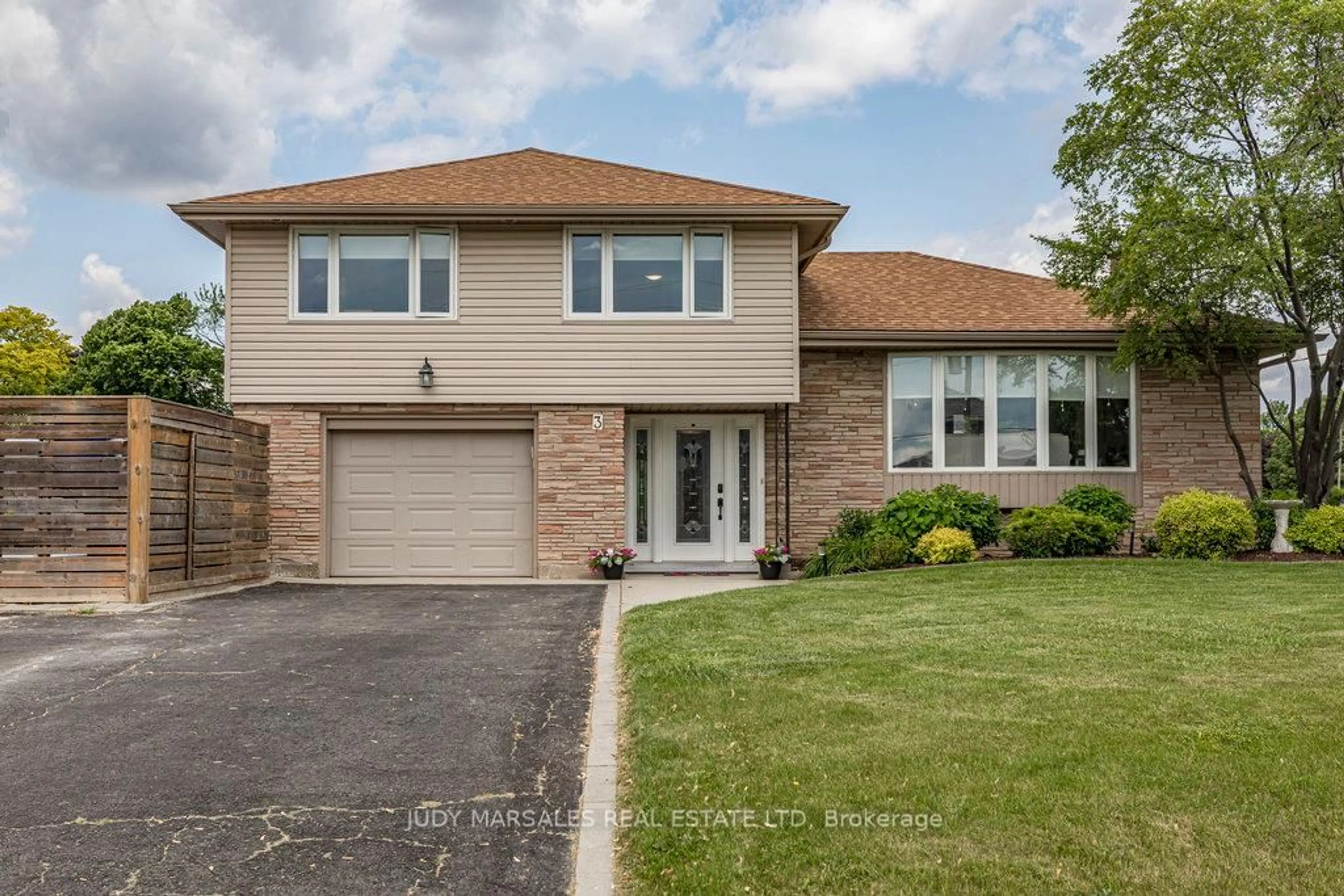 Home with brick exterior material, street for 3 Romar Dr, Hamilton Ontario L9H 5E2