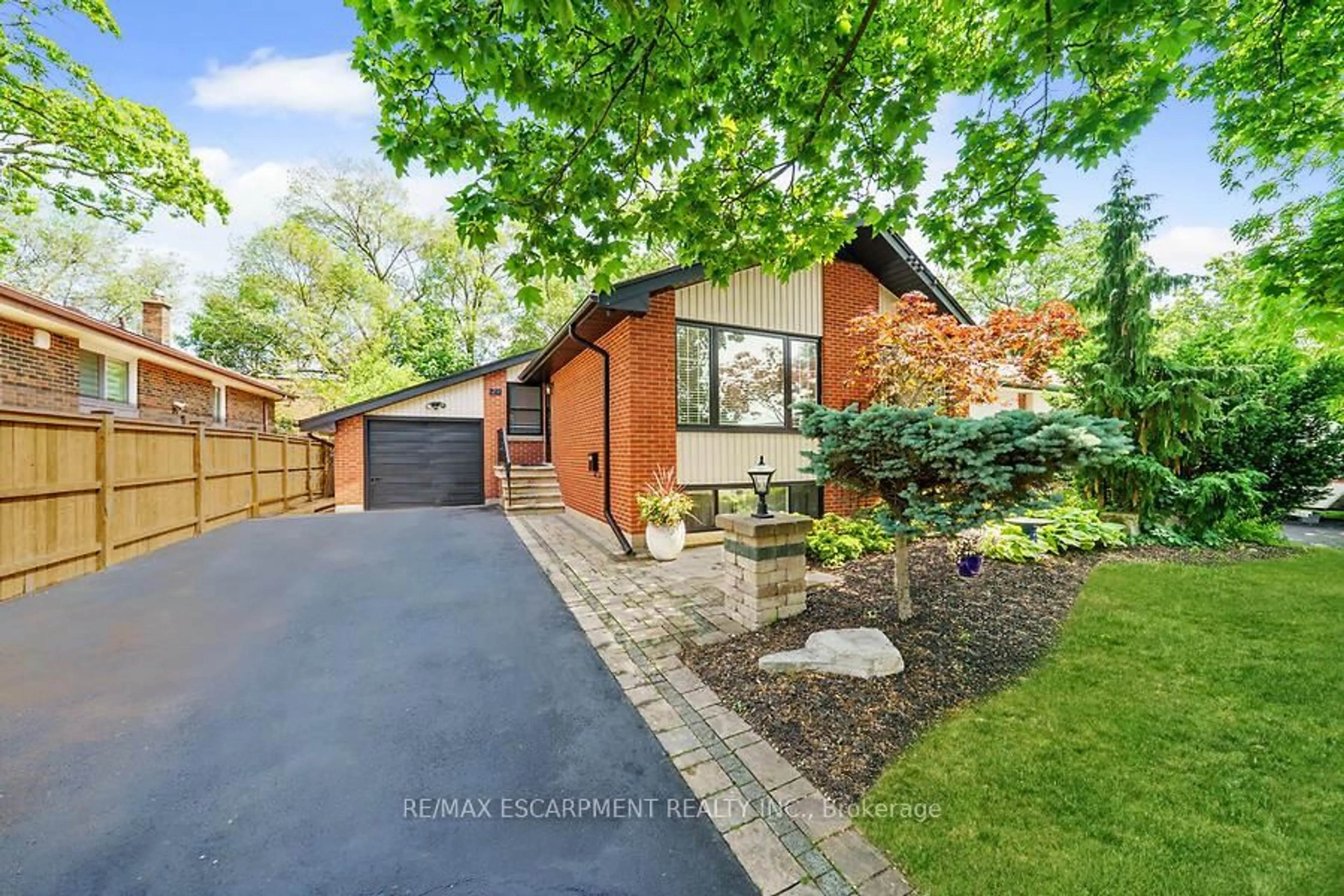 Home with brick exterior material, street for 29 Hardale Cres, Hamilton Ontario L8T 1X7