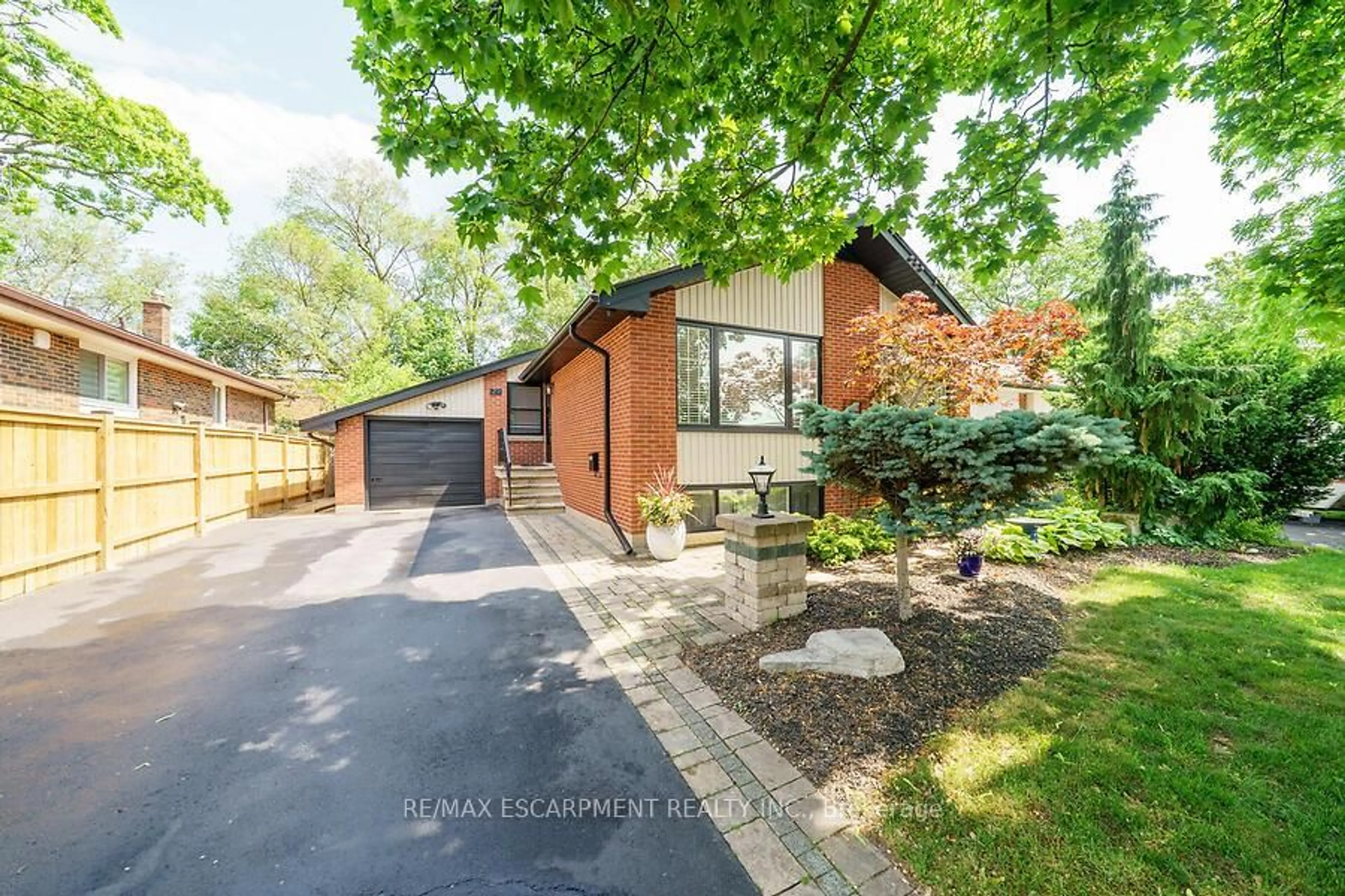 Home with brick exterior material, street for 29 Hardale Cres, Hamilton Ontario L8T 1X7