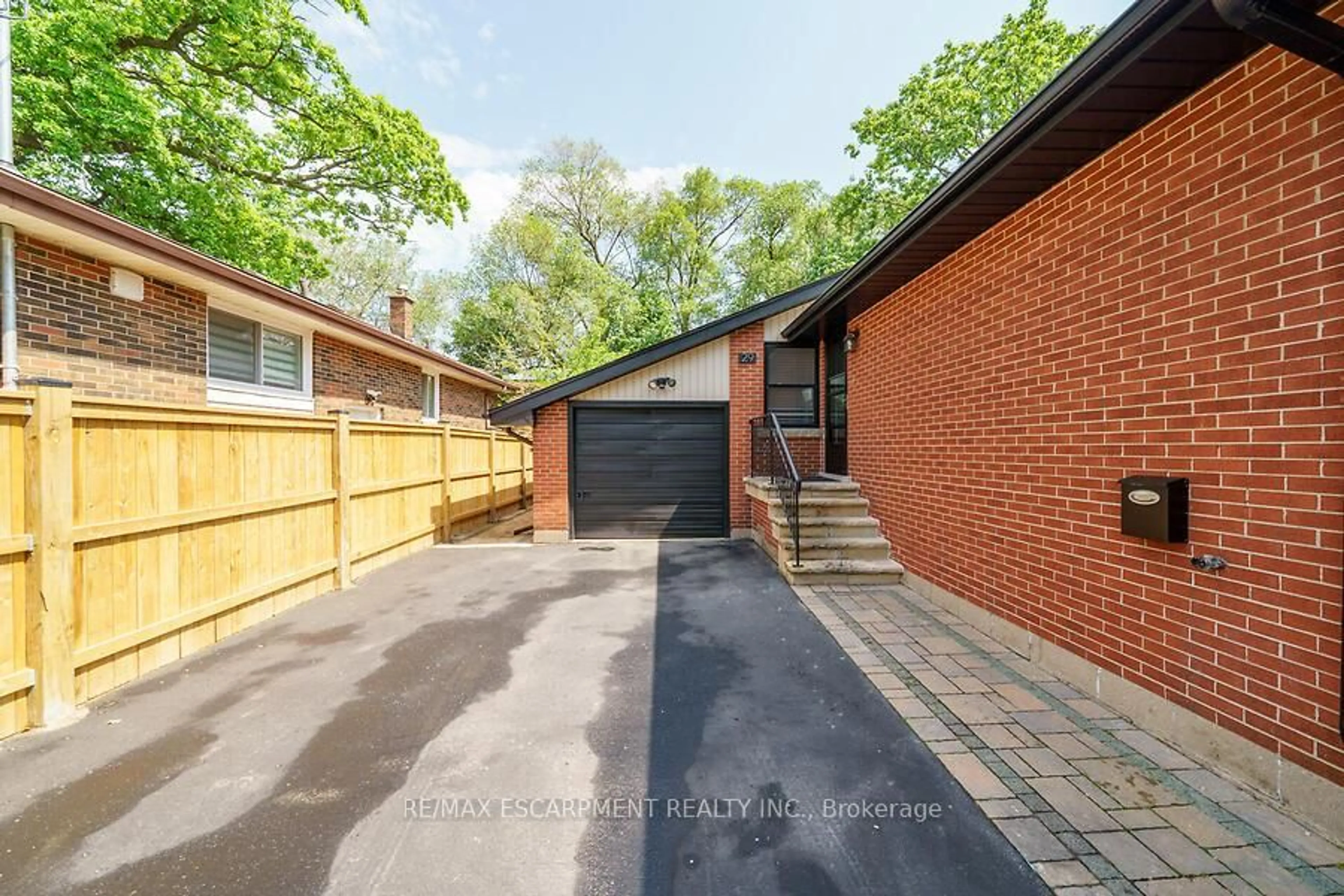 Home with brick exterior material, street for 29 Hardale Cres, Hamilton Ontario L8T 1X7