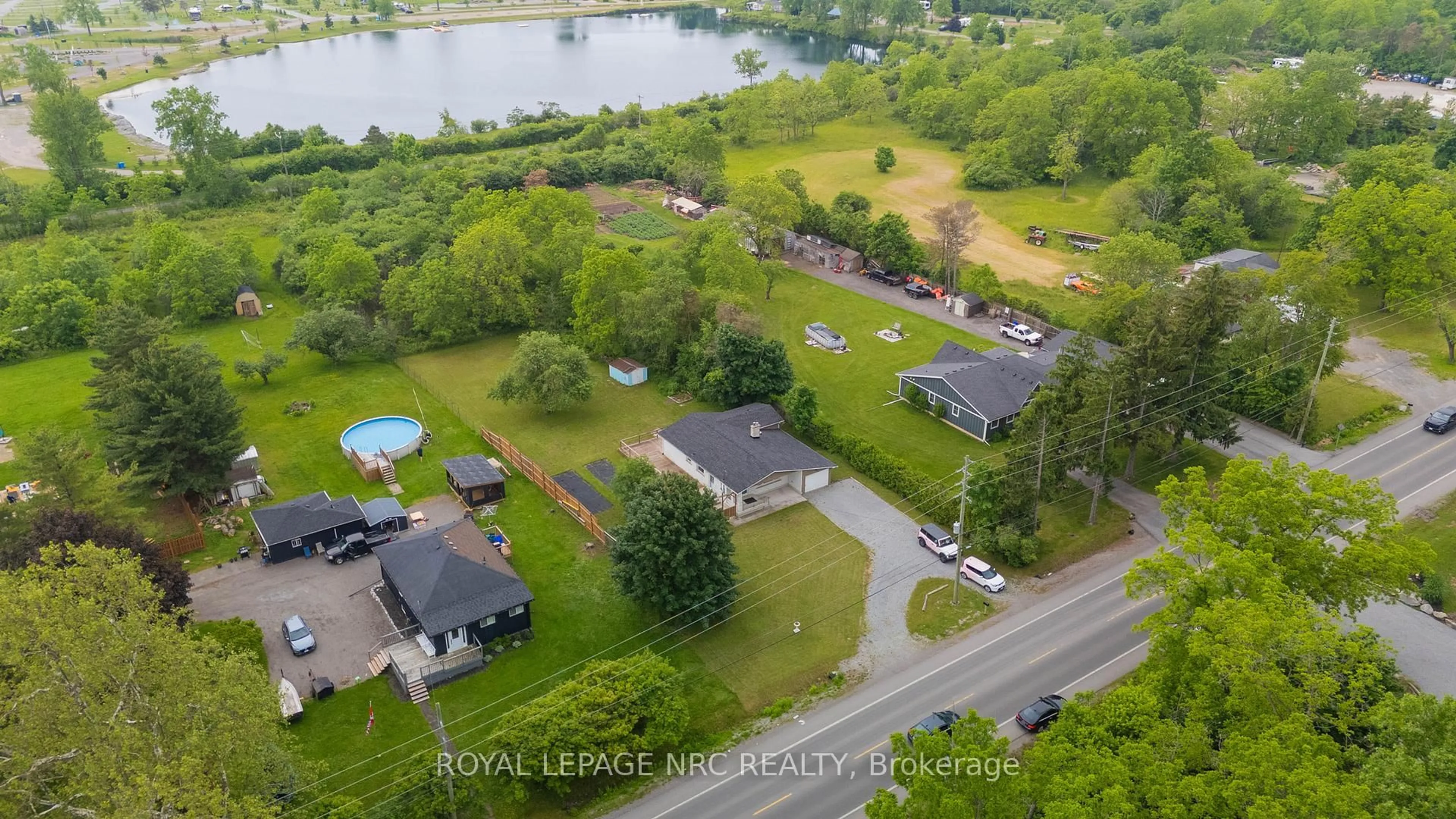 A pic from outside/outdoor area/front of a property/back of a property/a pic from drone, water/lake/river/ocean view for 2303 Dominion Rd, Fort Erie Ontario L0S 1N0