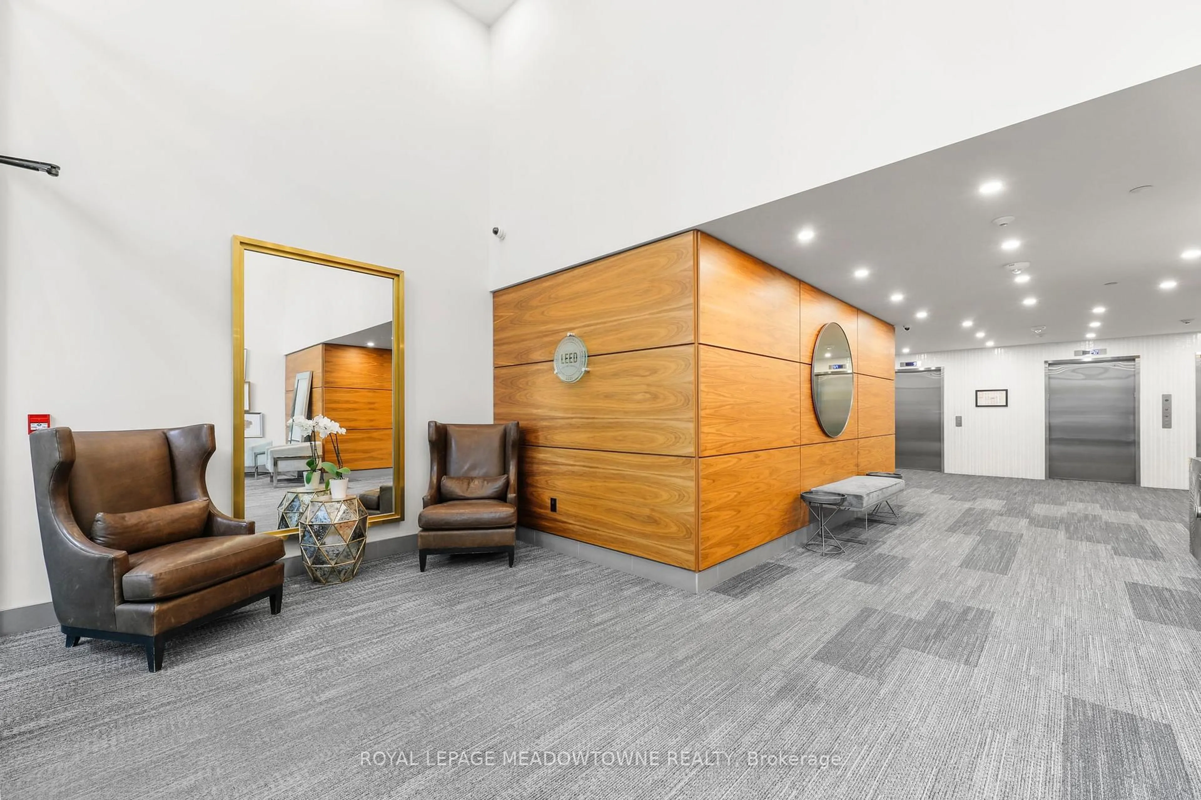 Indoor foyer for 505 Talbot St #1001, London East Ontario N6A 2S6