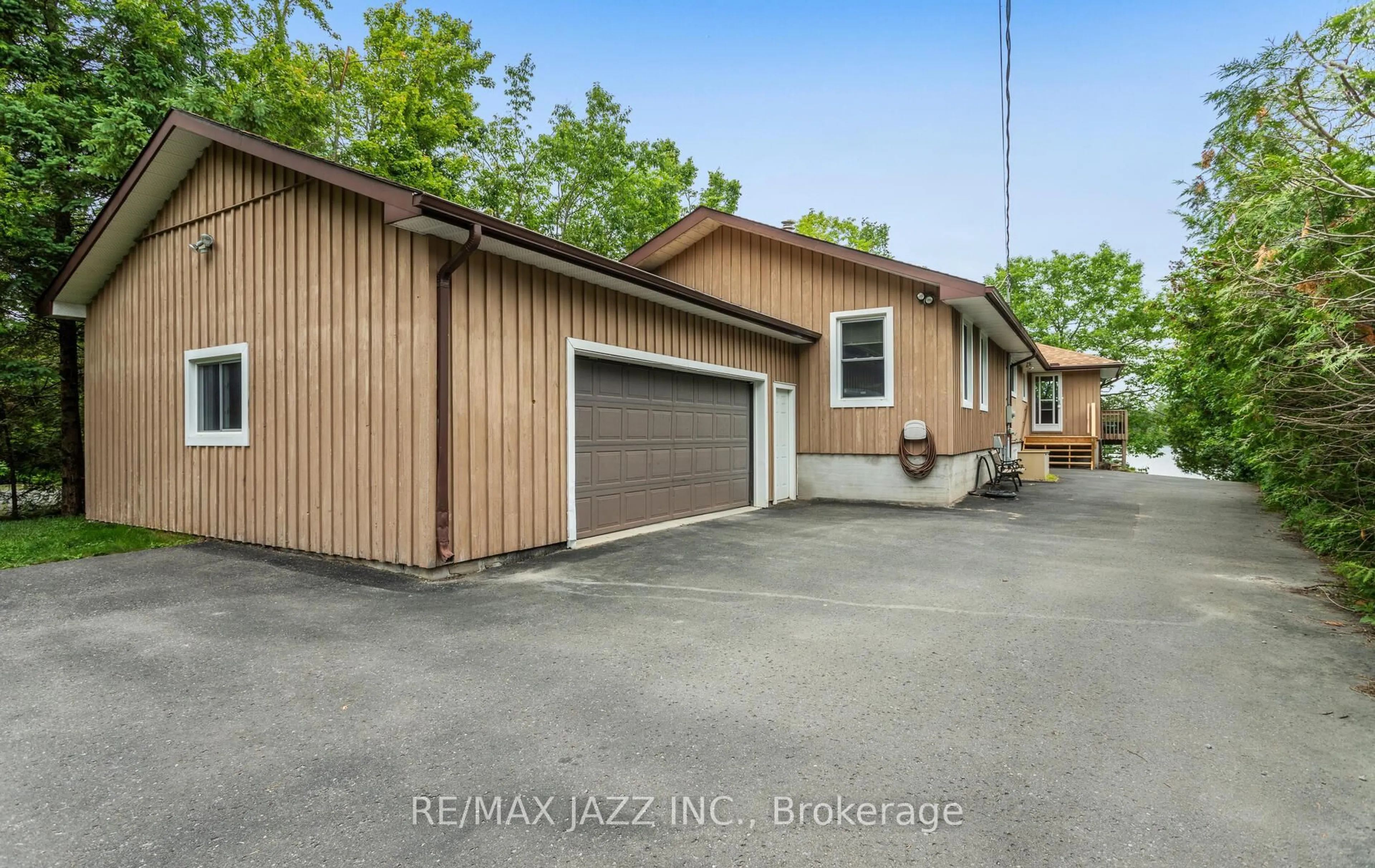 Indoor garage for 341 Elbow Point Rd, Trent Lakes Ontario K0L 1J0