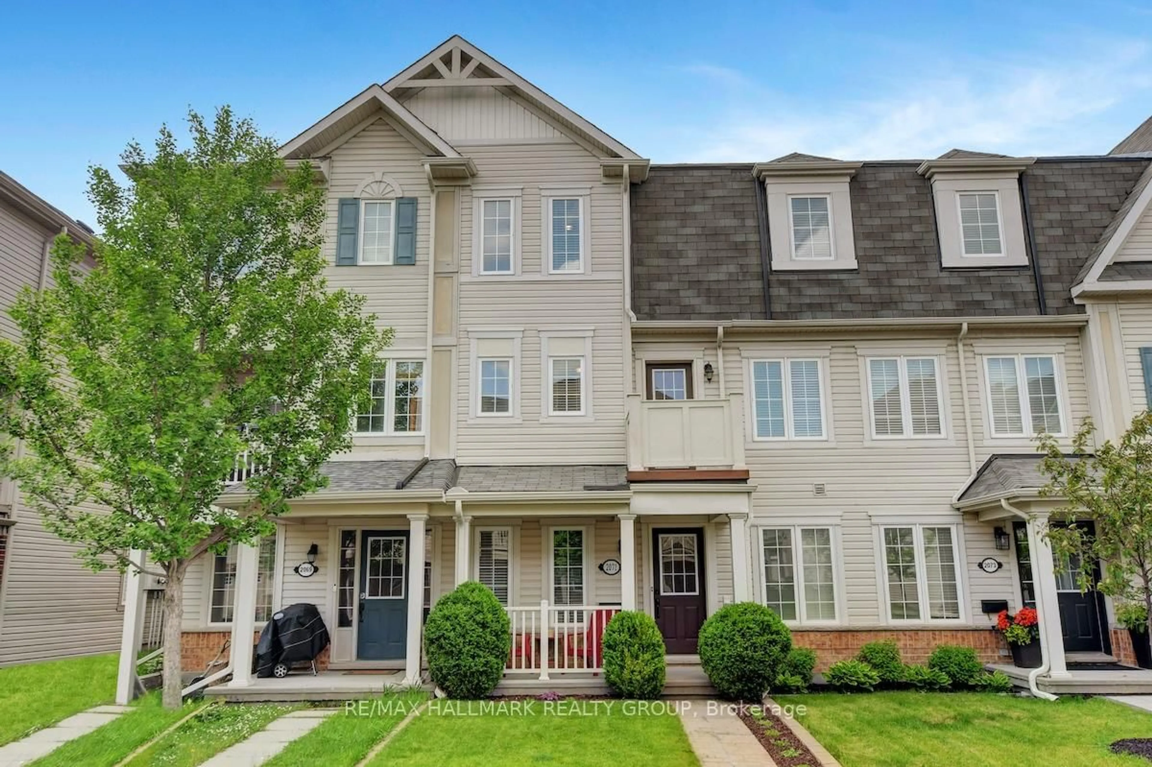Home with vinyl exterior material, street for 2071 Madrid Ave, Ottawa Ontario K2J 0K4